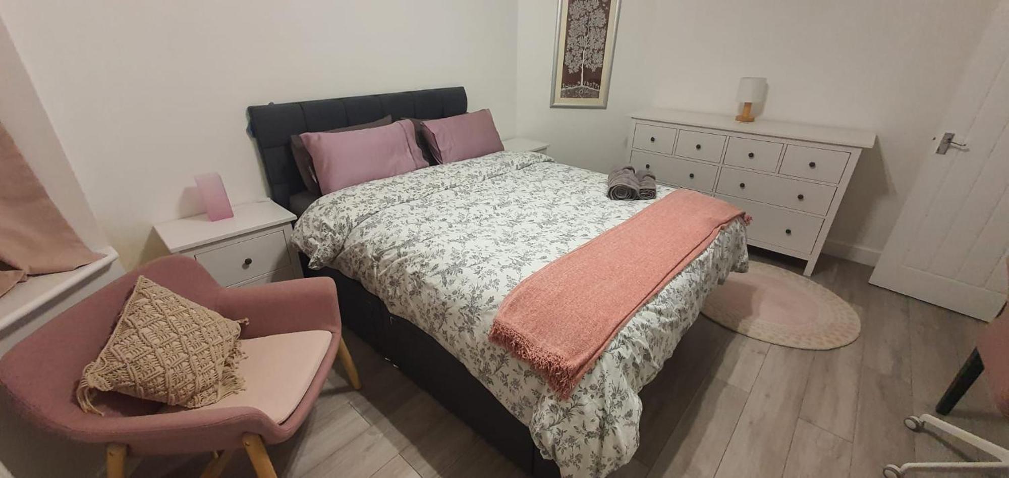 Сasa de vacaciones Charming Wembley Near Wembley Stadium *