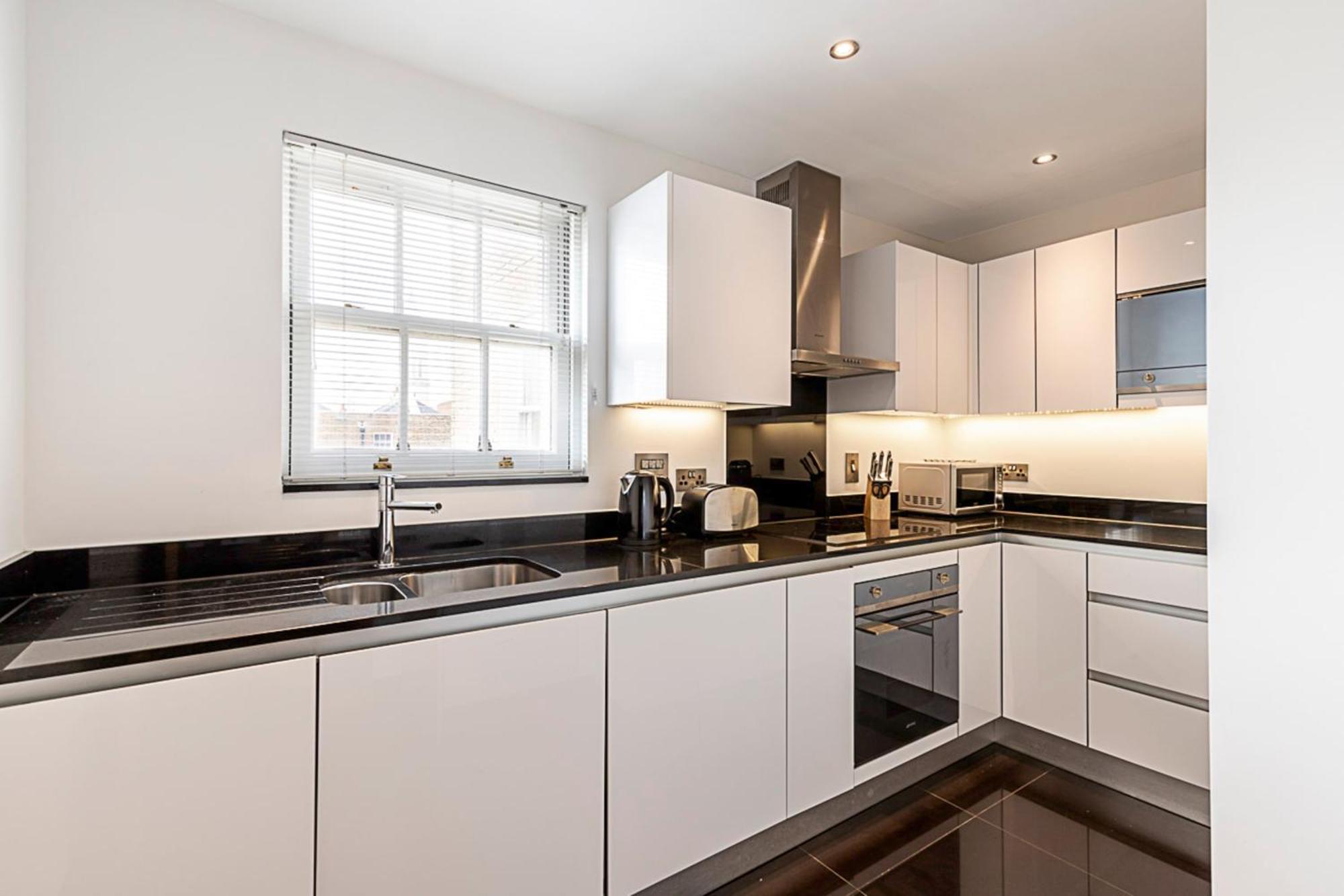 Elegant And Cosy Family In Marylebone