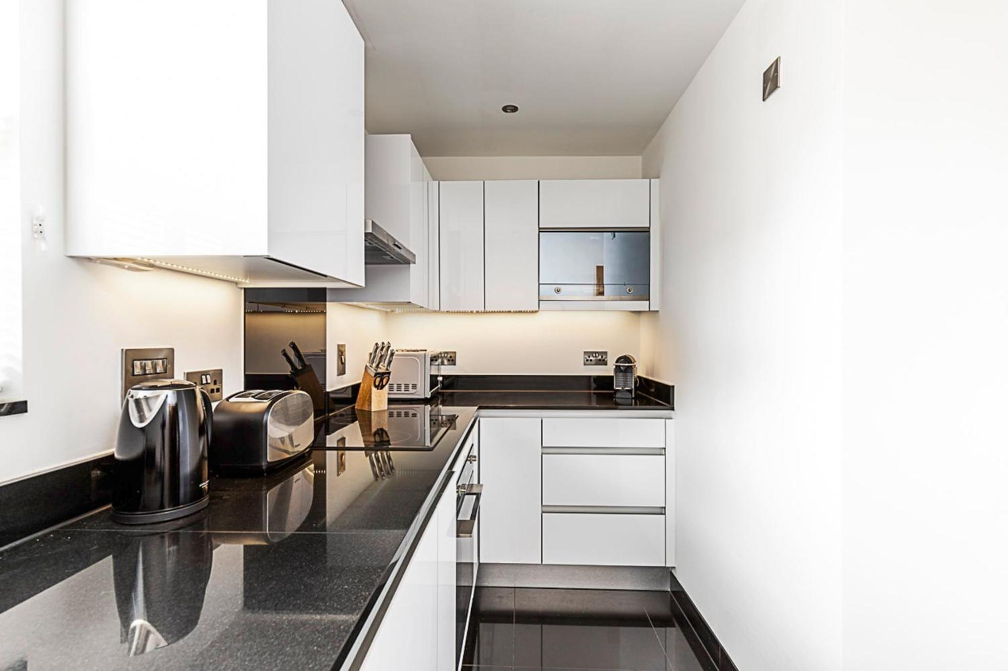 Elegant And Cosy Family In Marylebone Apartment London
