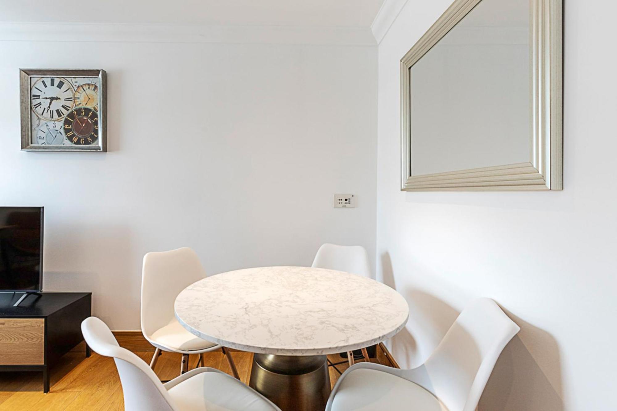 Elegant And Cosy Family In Marylebone Apartment