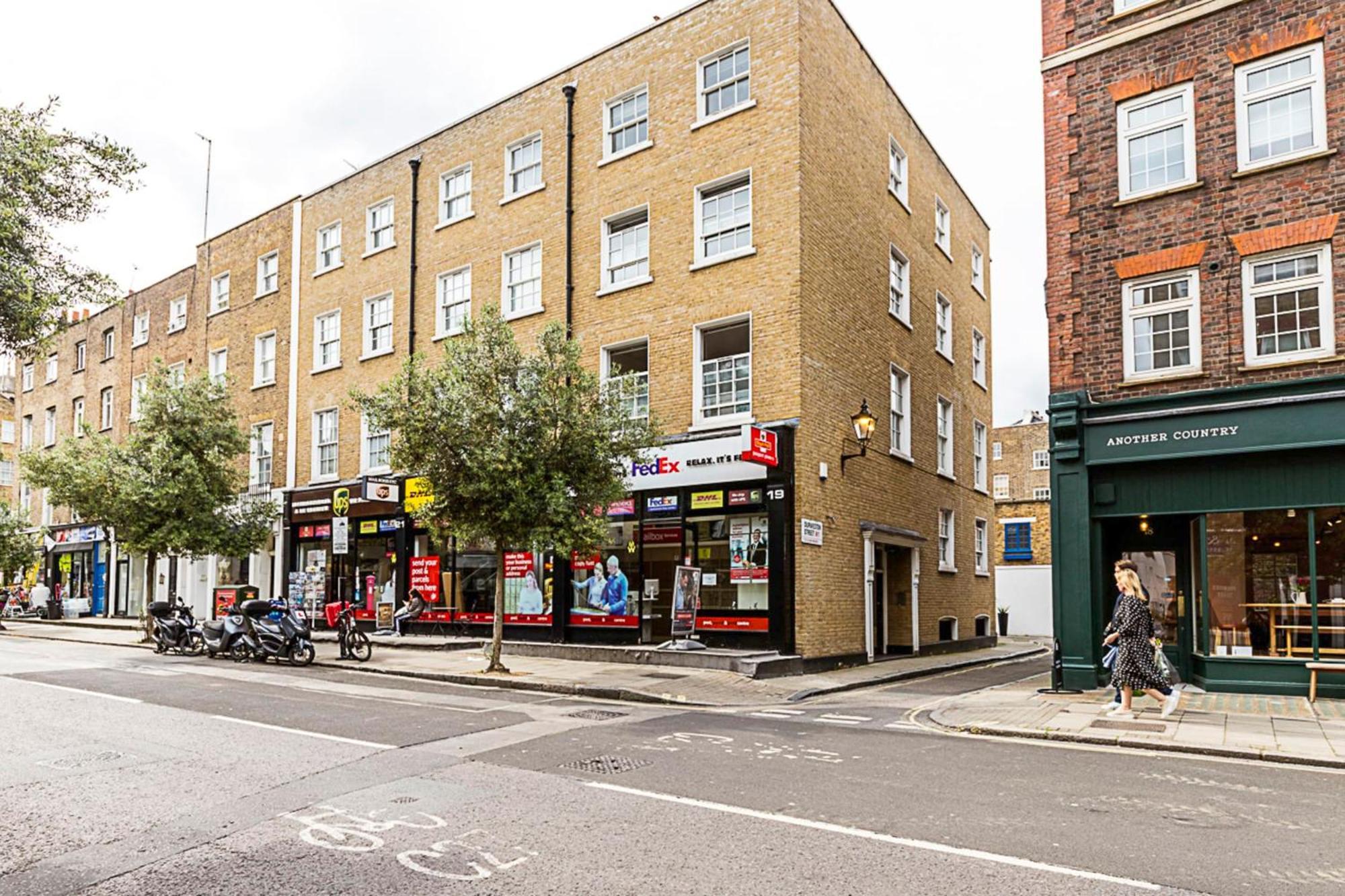 Elegant And Cosy Family In Marylebone London