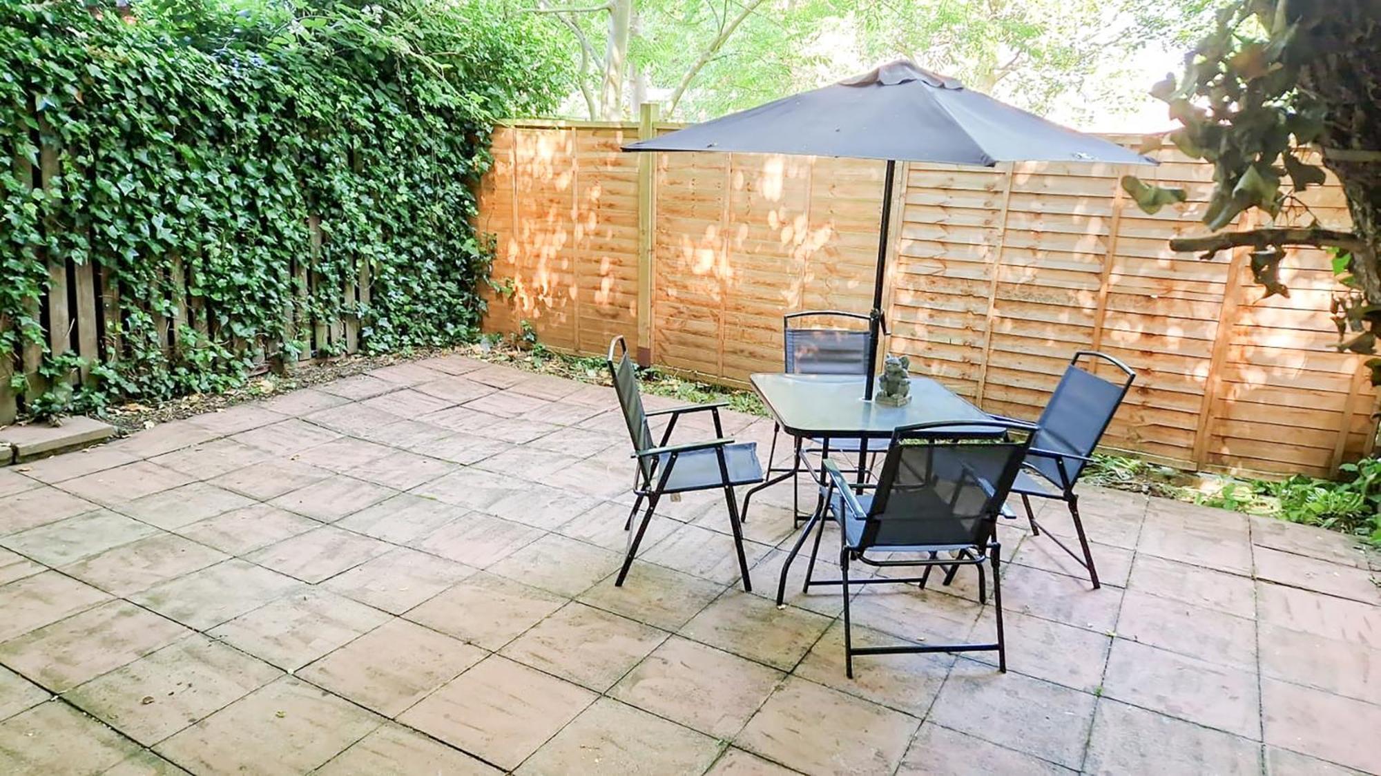 Appartement Cosy Near Hampstead Heath With Free On-site Parking & Private Gardens, Golders Green Londen