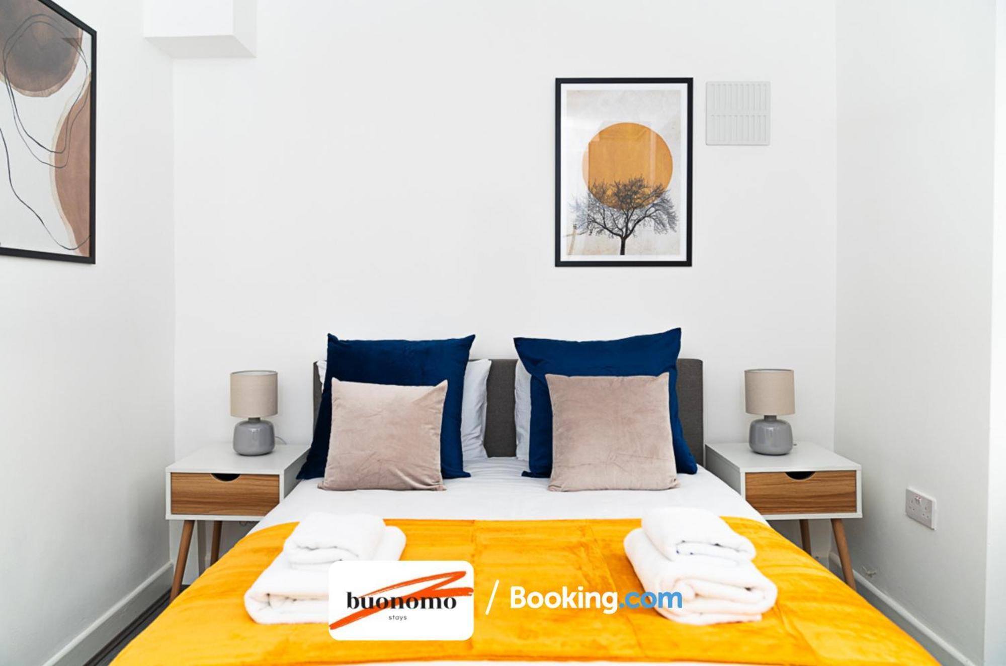 Three Bedroom At Buonomo Short Lets & Serviced With Netflix & Games Apartment
