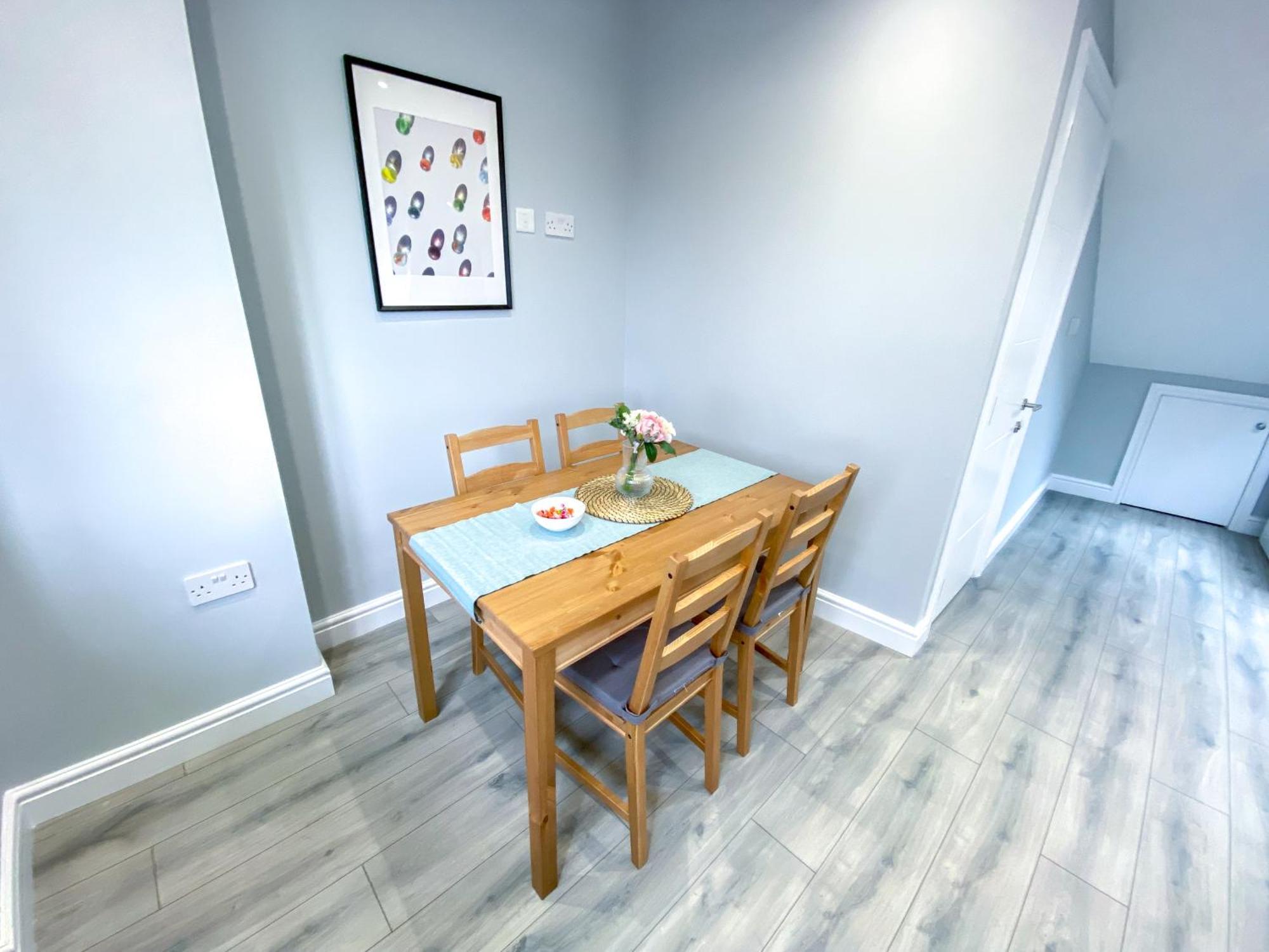 Large 1-bedroom Flat, 5 Guest, - F4 Appartement Londen