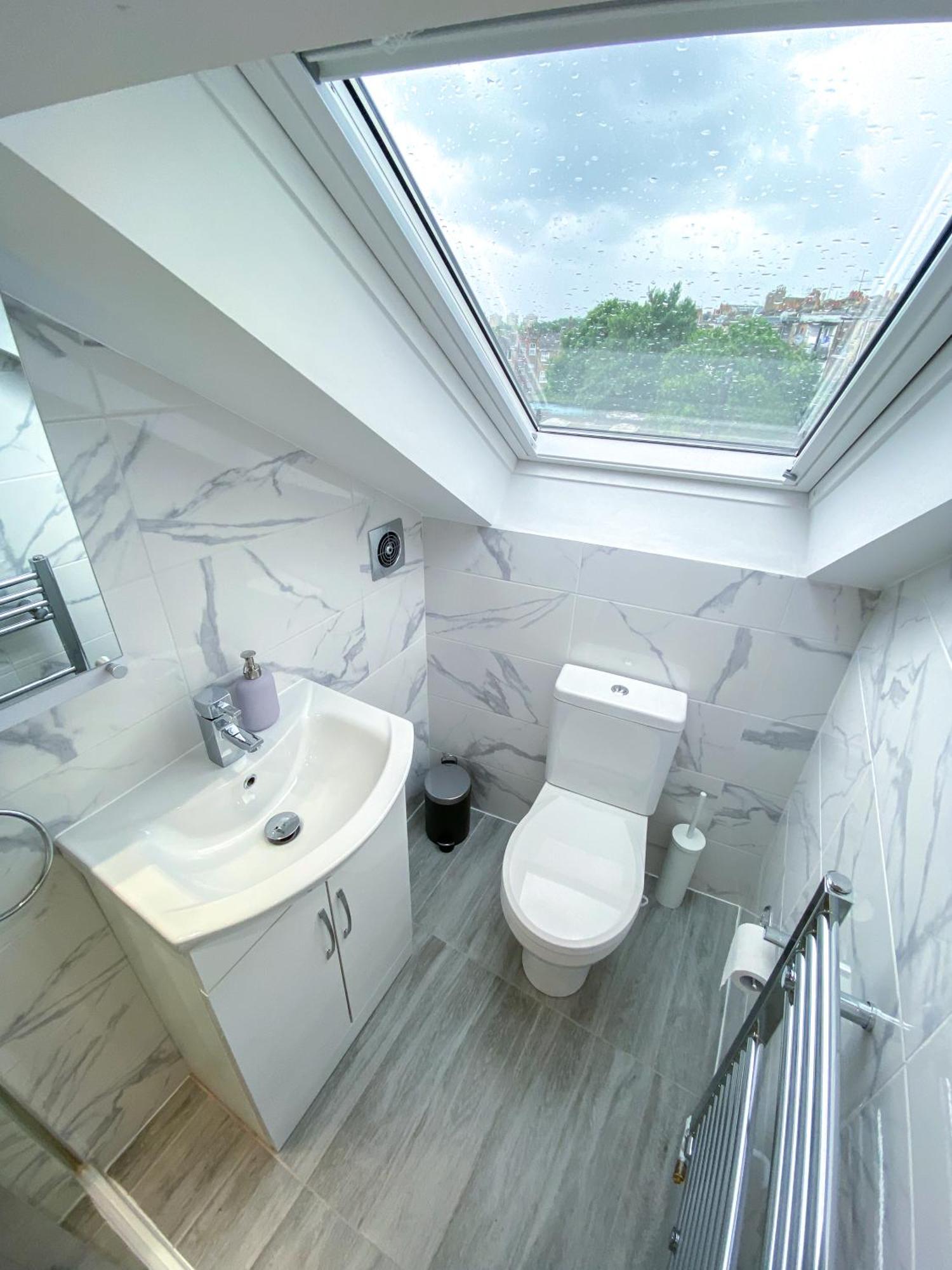 Large 1-bedroom Flat, 5 Guest, - F4 Appartement Londen