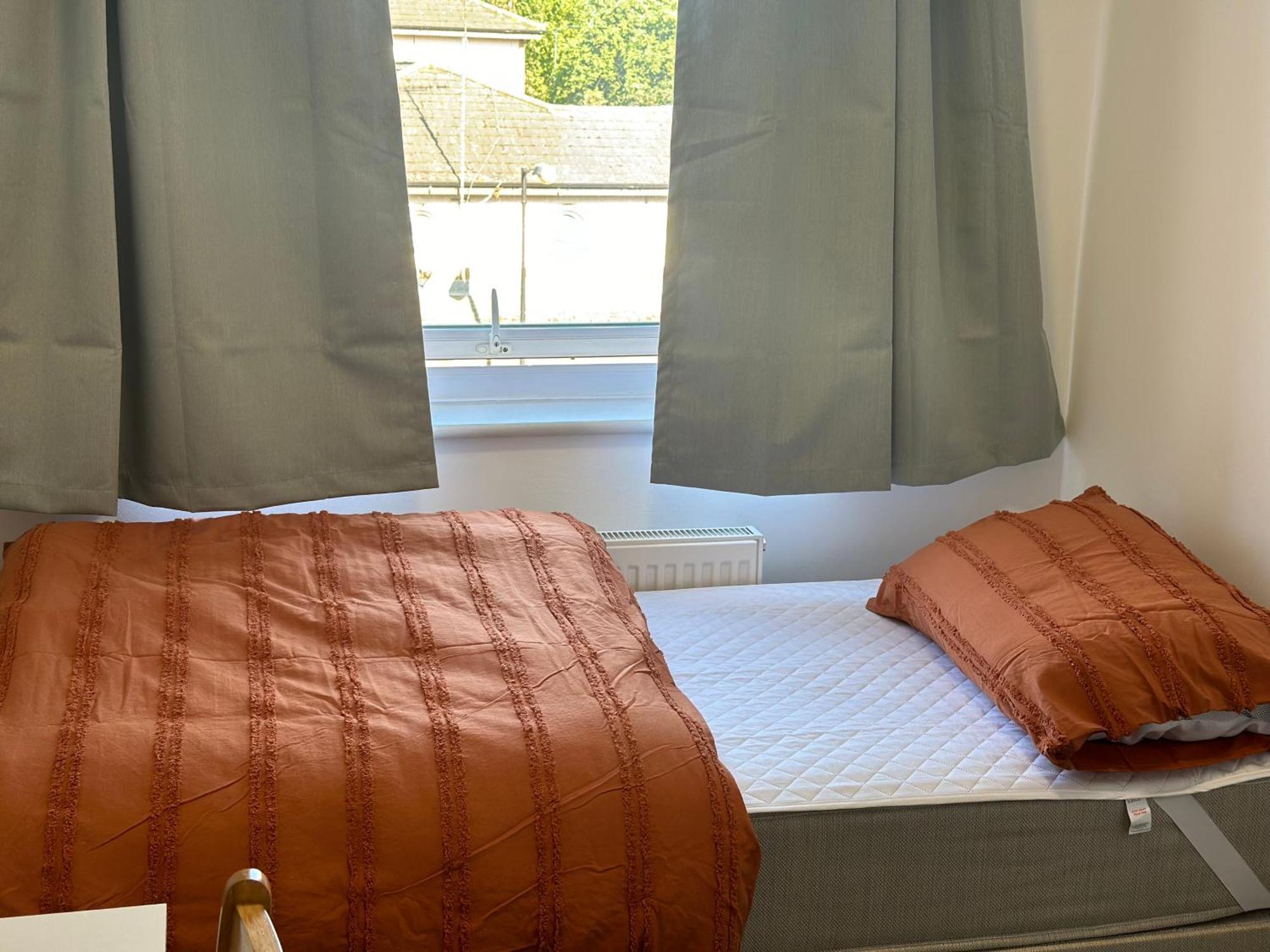 Hlm Single Only * London