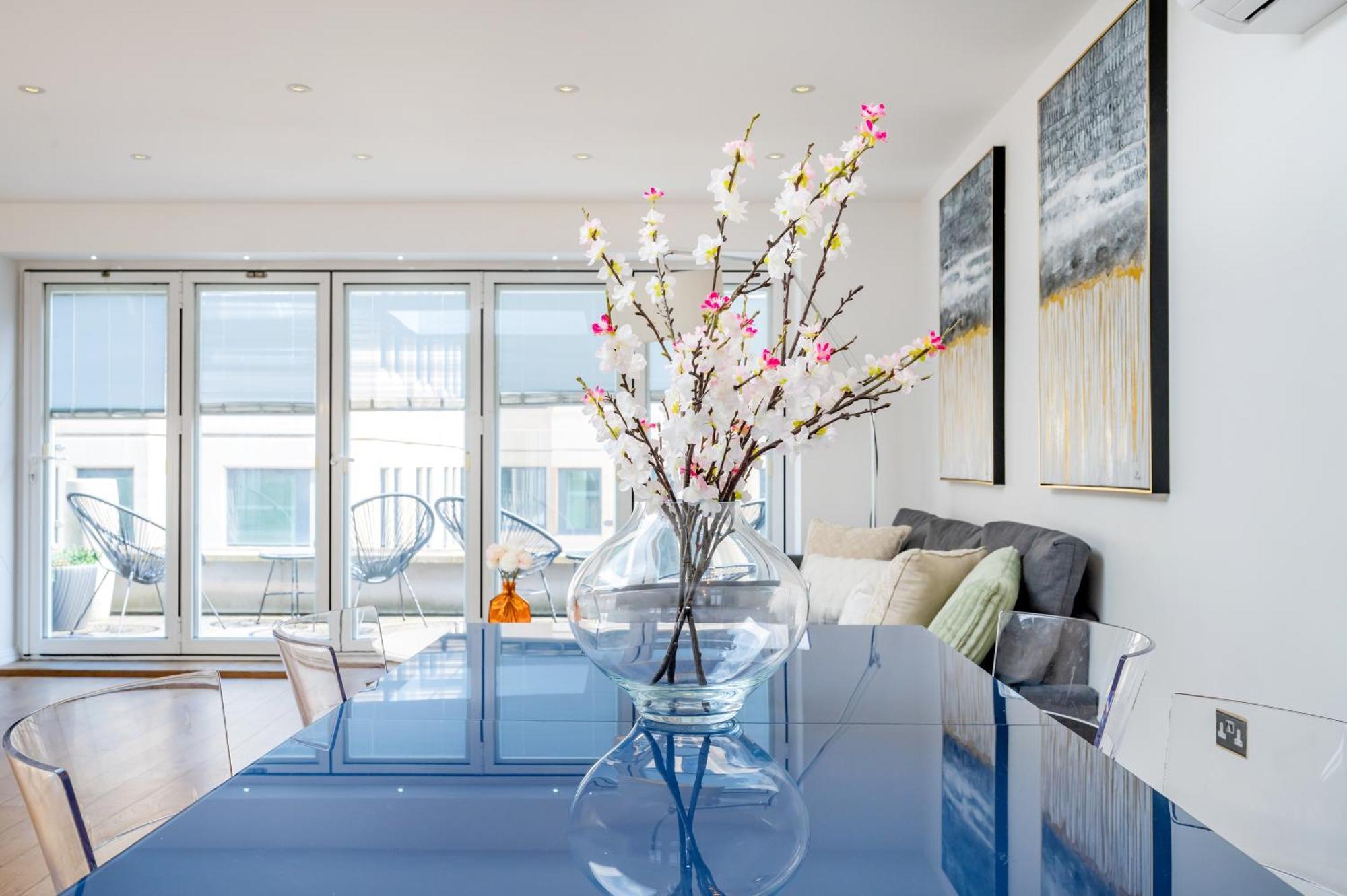Welcome - The Piazza Apartment *