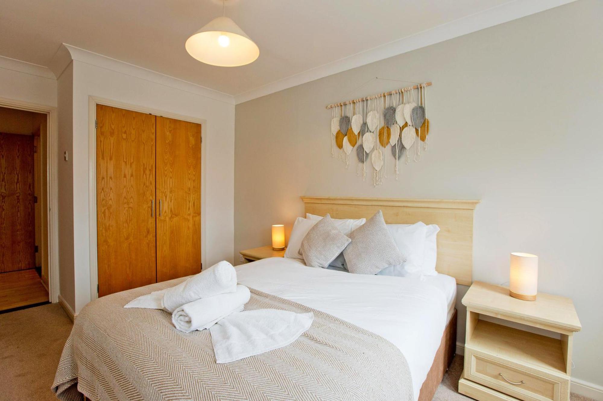 Imperial Onedin Point-tower Hill Apartment *