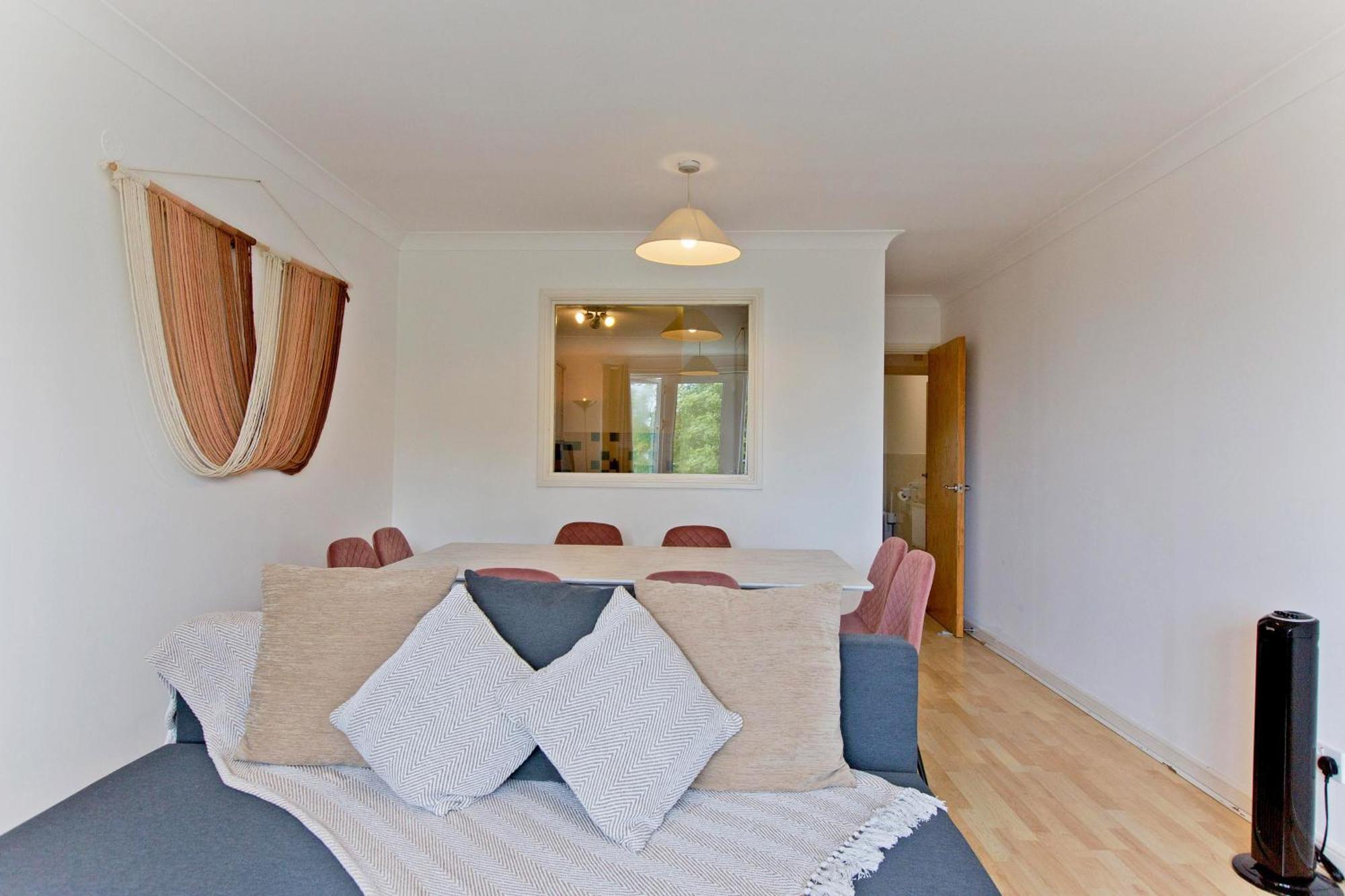 Imperial Onedin Point-tower Hill Apartment *