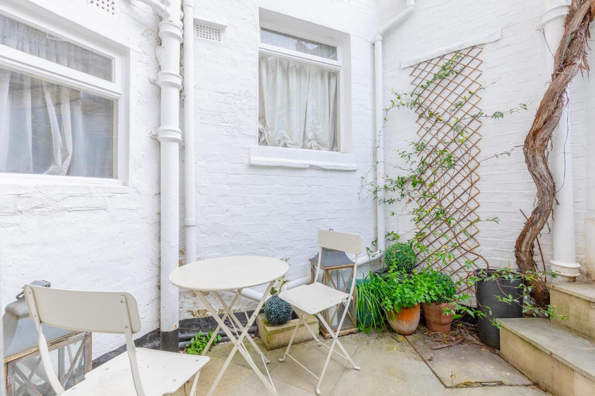 Appartement Lovely In Near Victoria Londen