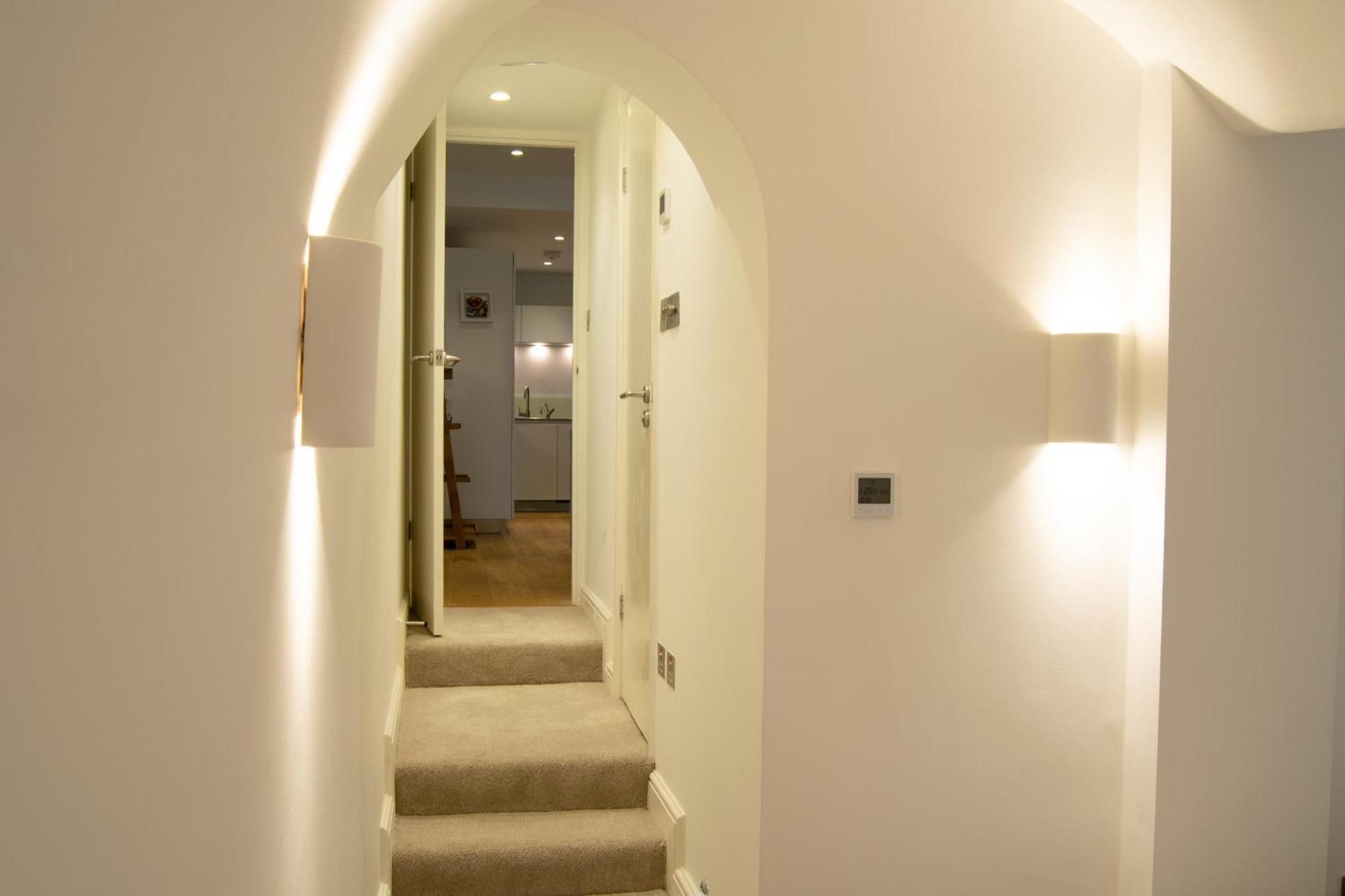Lovely In Near Victoria Appartement *