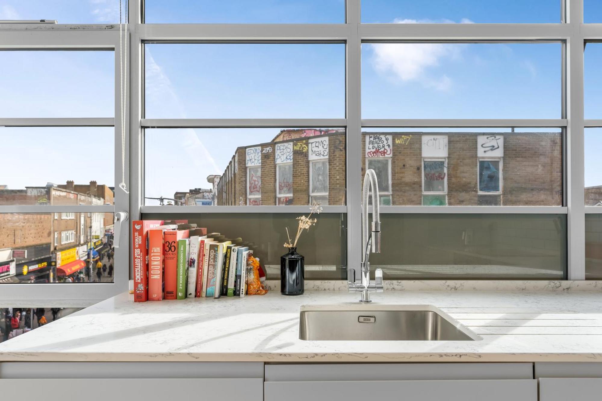 And Bright 1 Bedroom Flat - Peckham Apartment London
