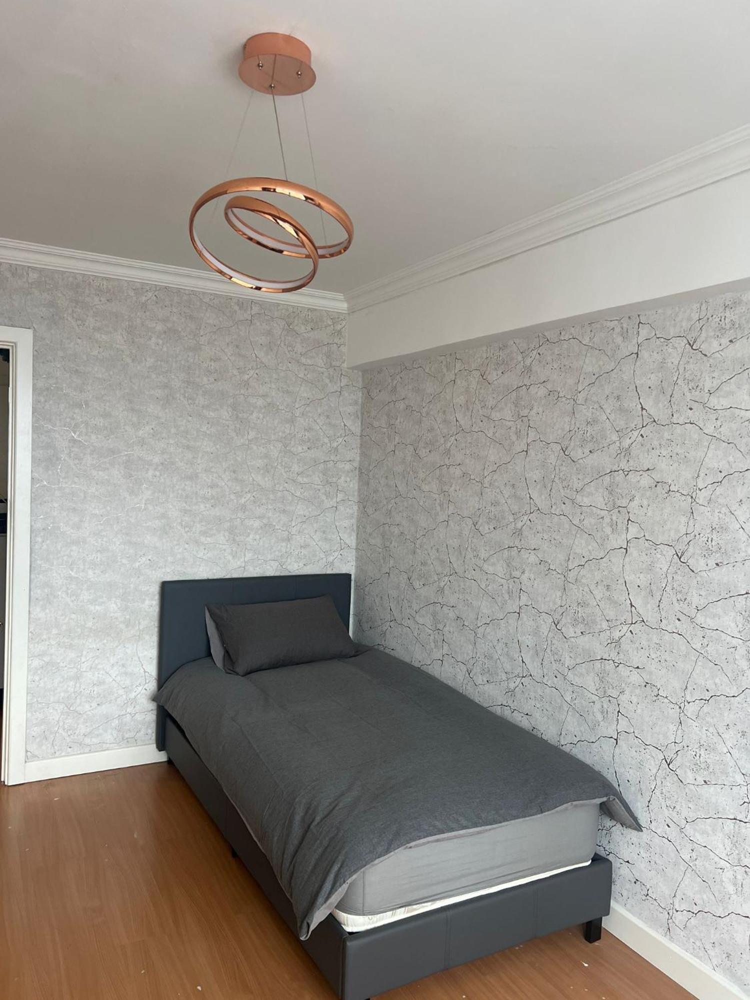 2 Bedroom Flat In Zone 1 East With Parking Leilighet *