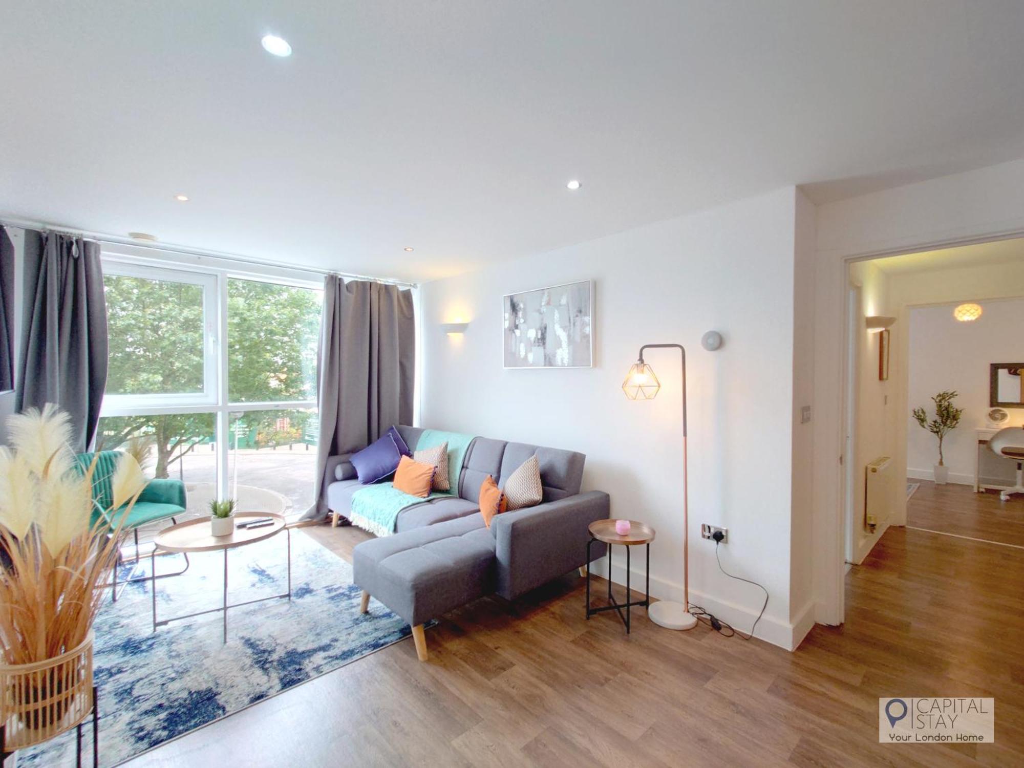 Two Bed Serviced By Docklands Apartment *