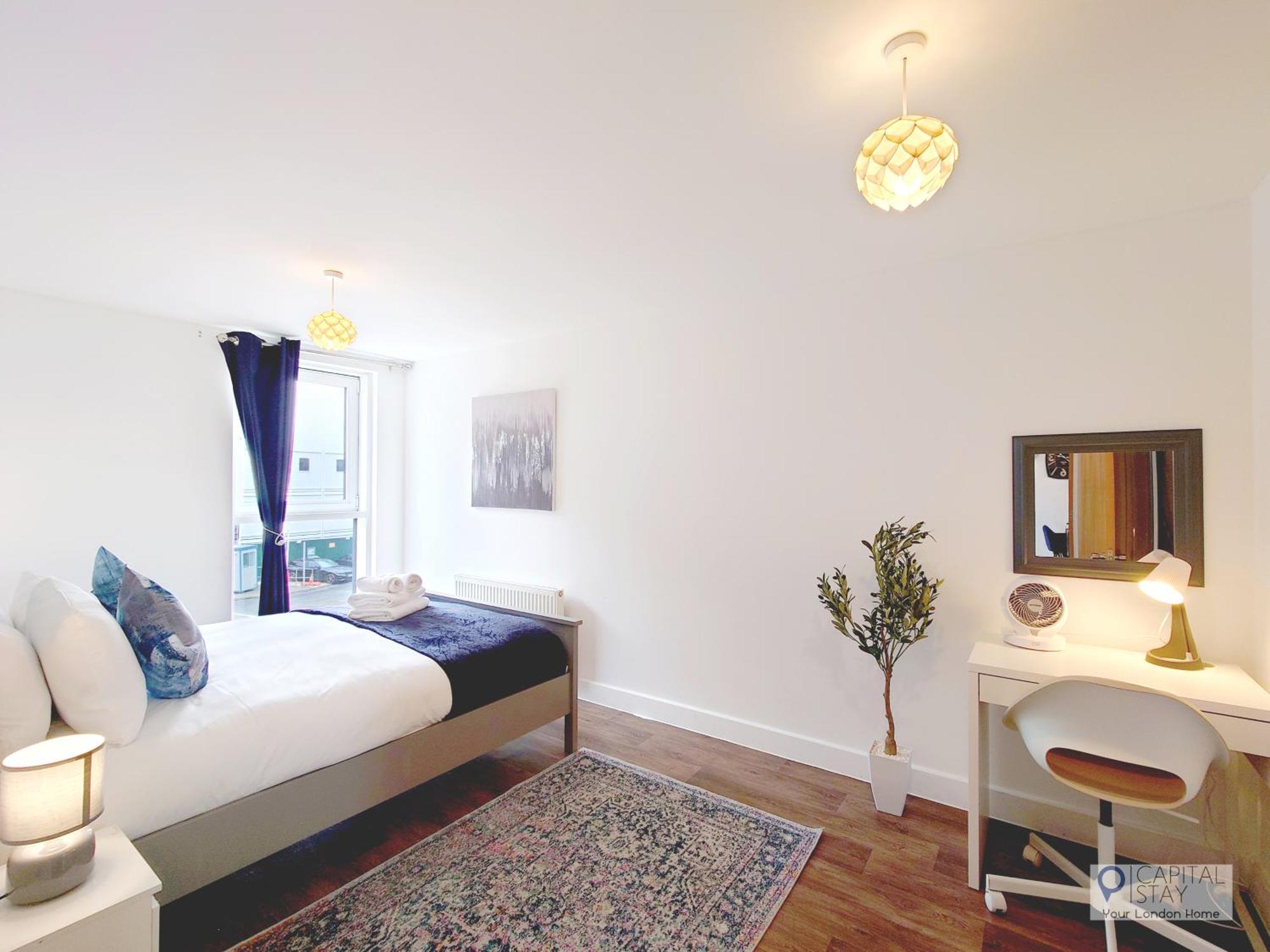 Two Bed Serviced By Docklands Apartment
