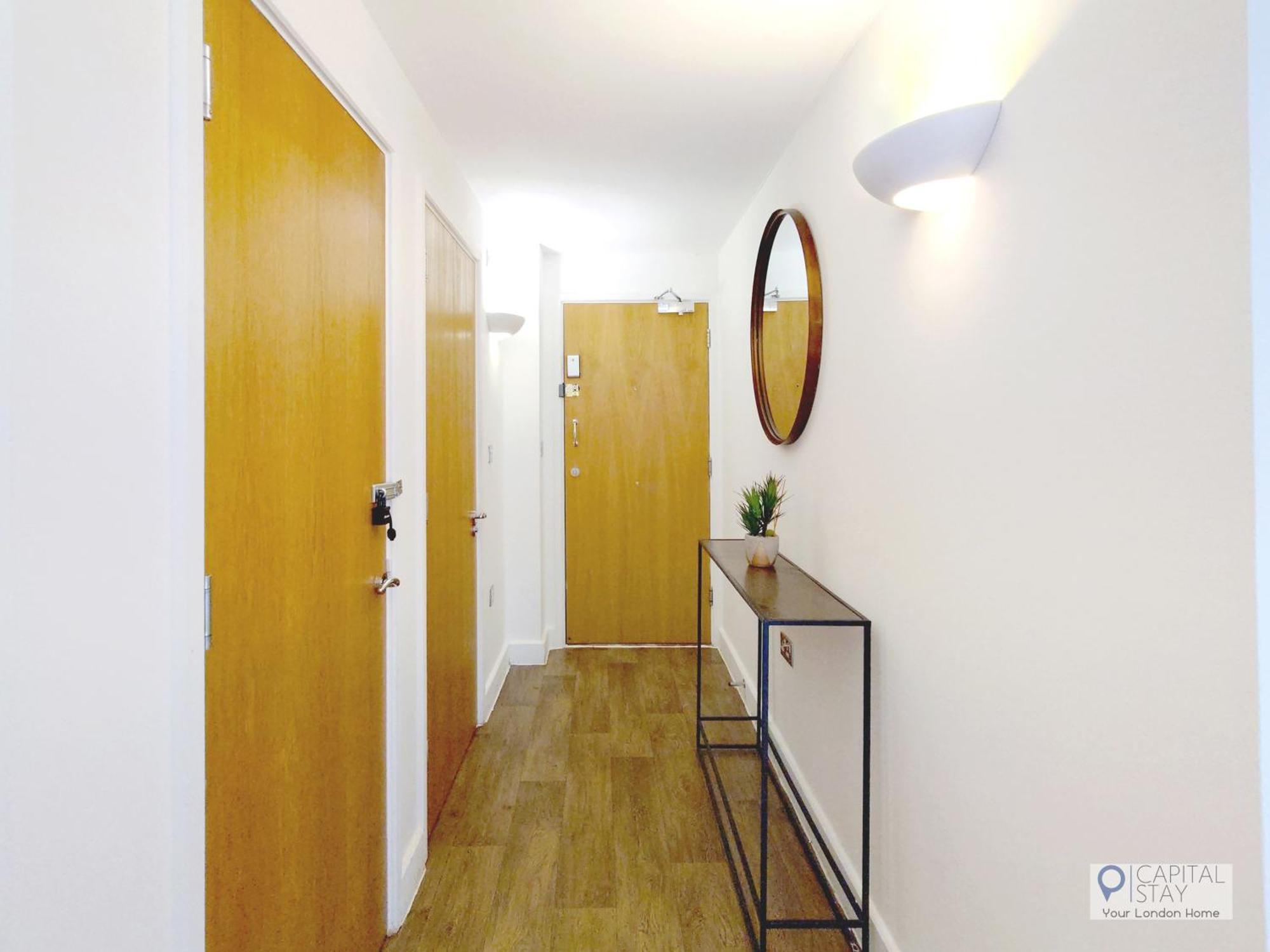 Two Bed Serviced By Docklands * London