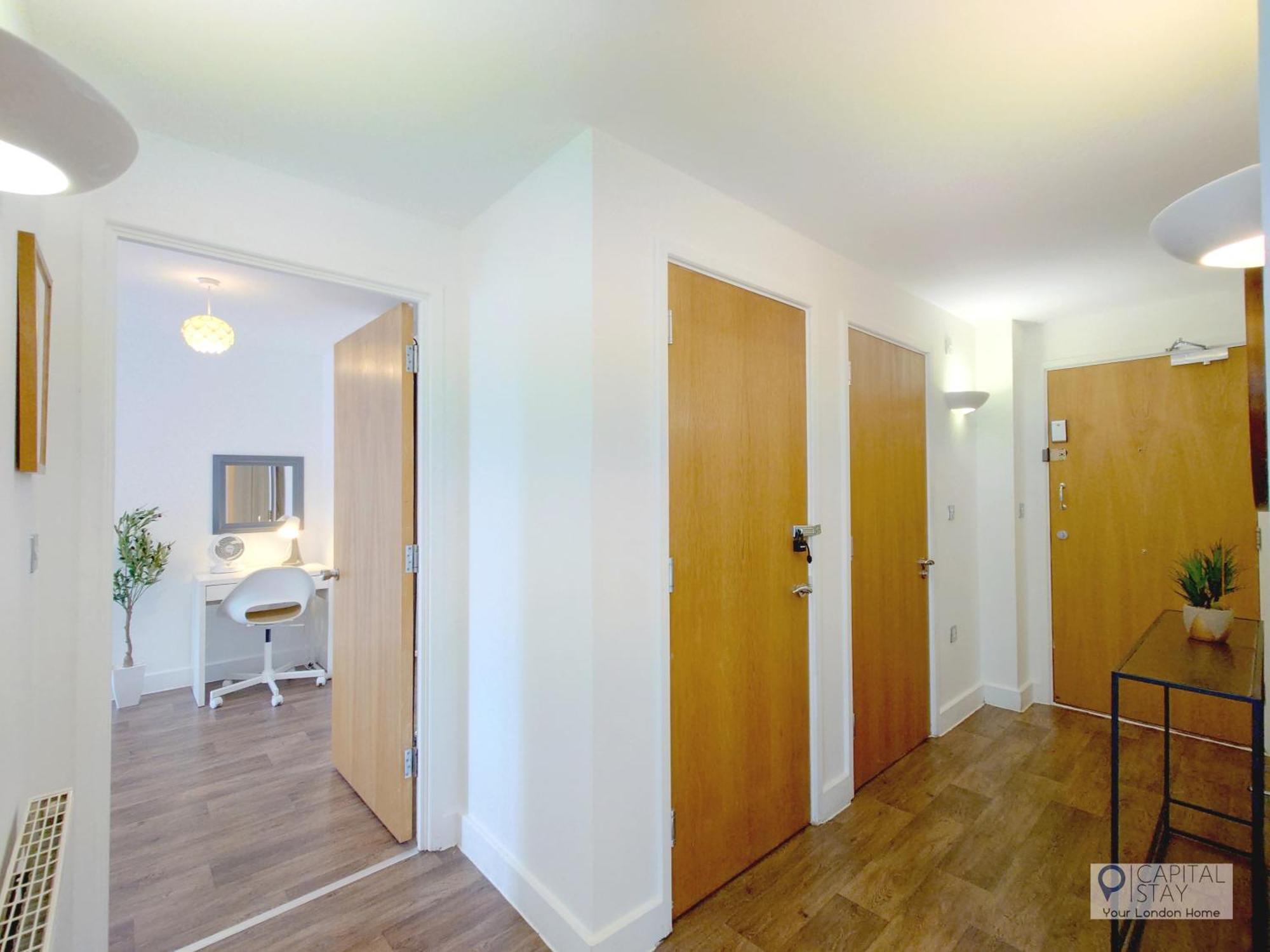 Two Bed Serviced By Docklands Apartment *