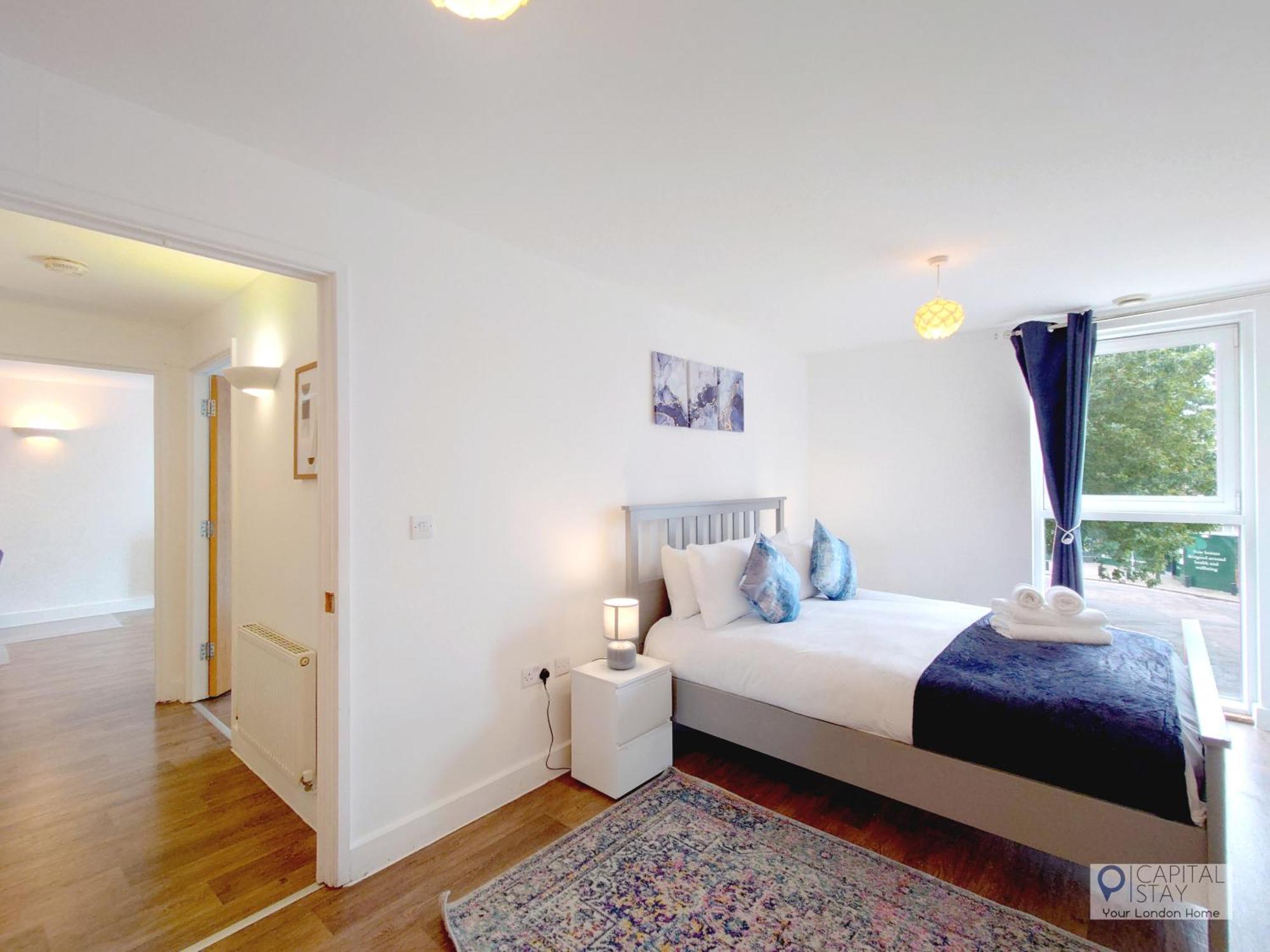 Two Bed Serviced By Docklands Apartment