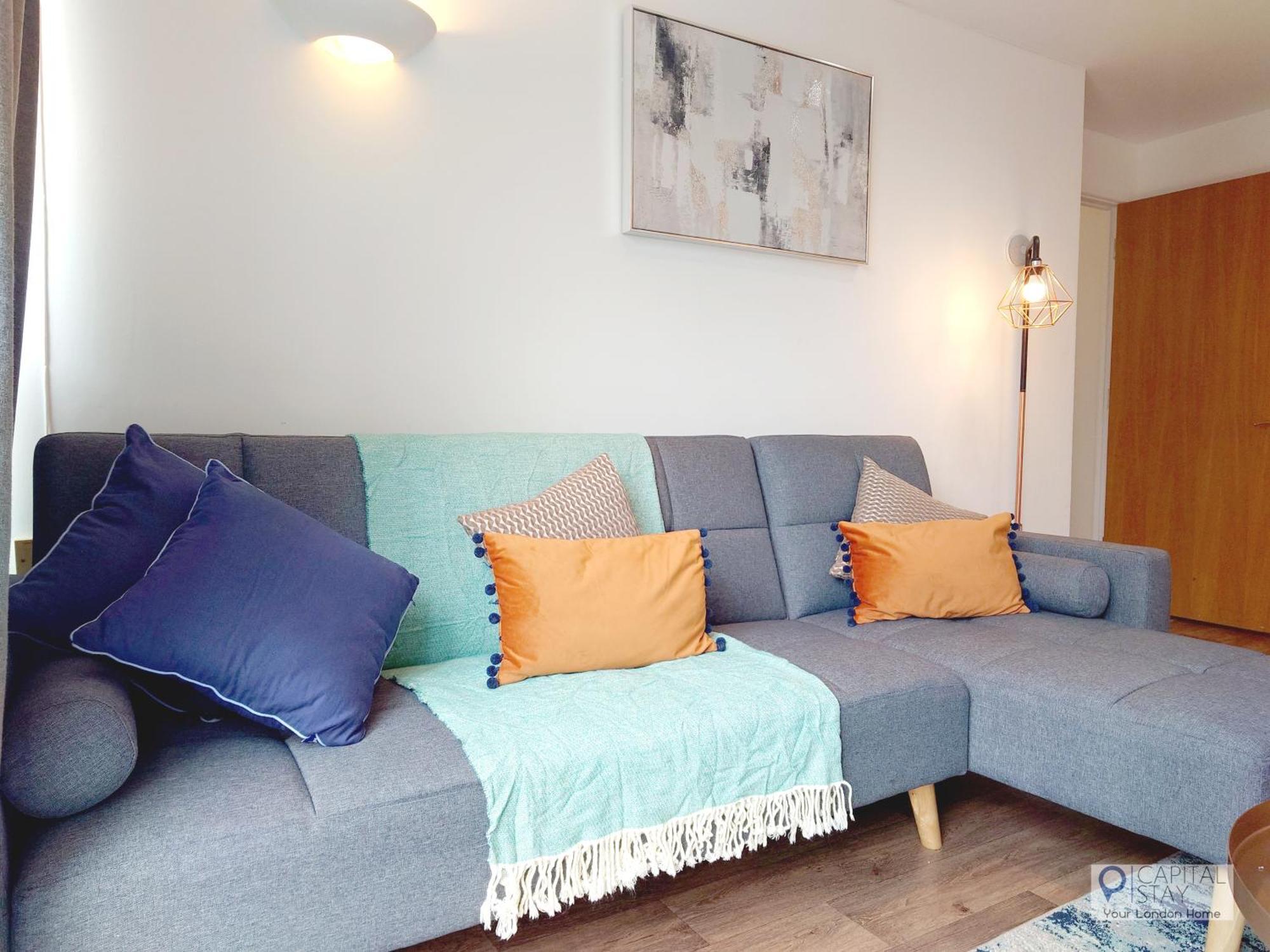 Two Bed Serviced By Docklands Apartment *