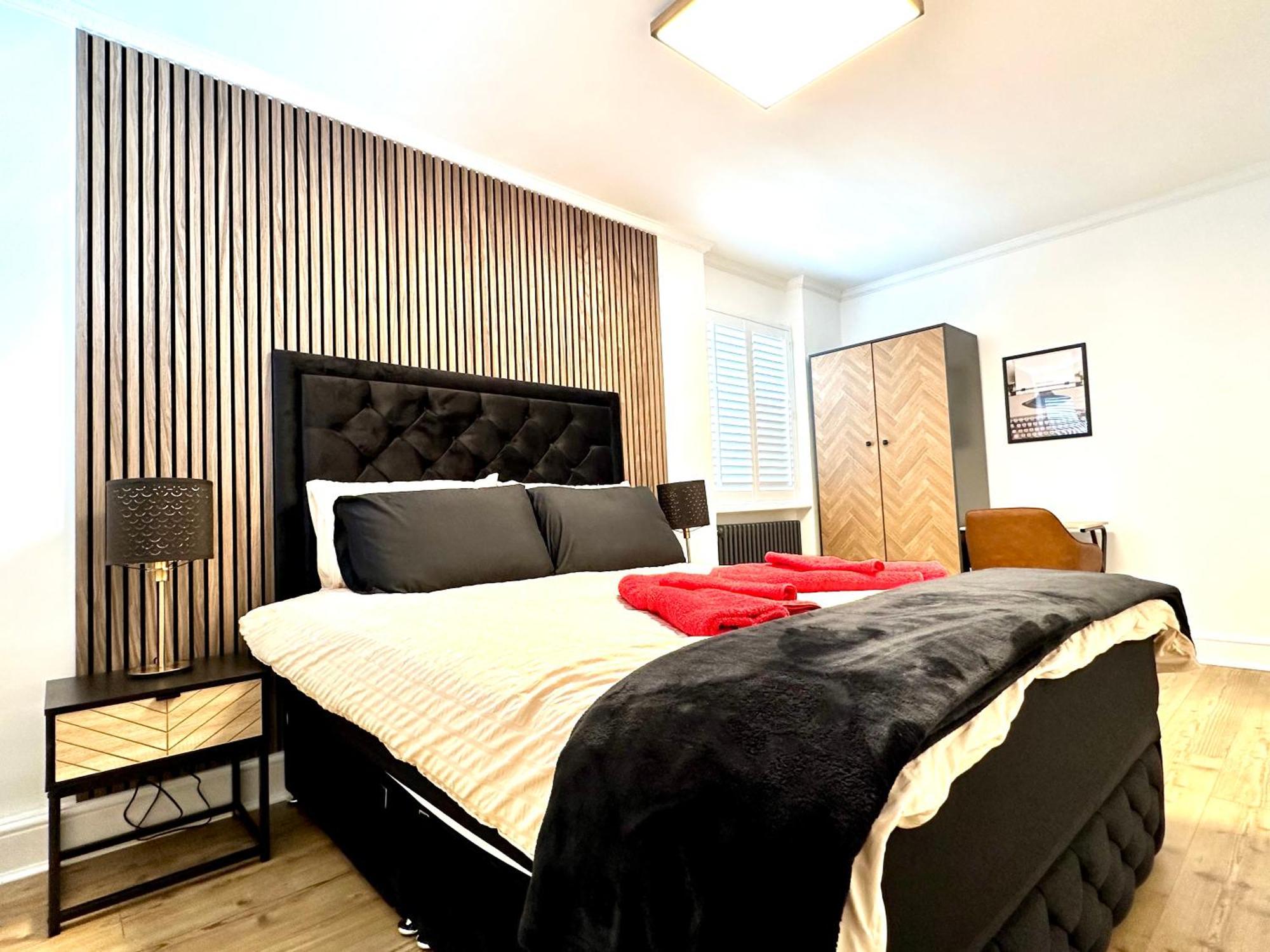 Leilighet Newly Refurbished ,chic, Attractive 3 Bedroom Flat