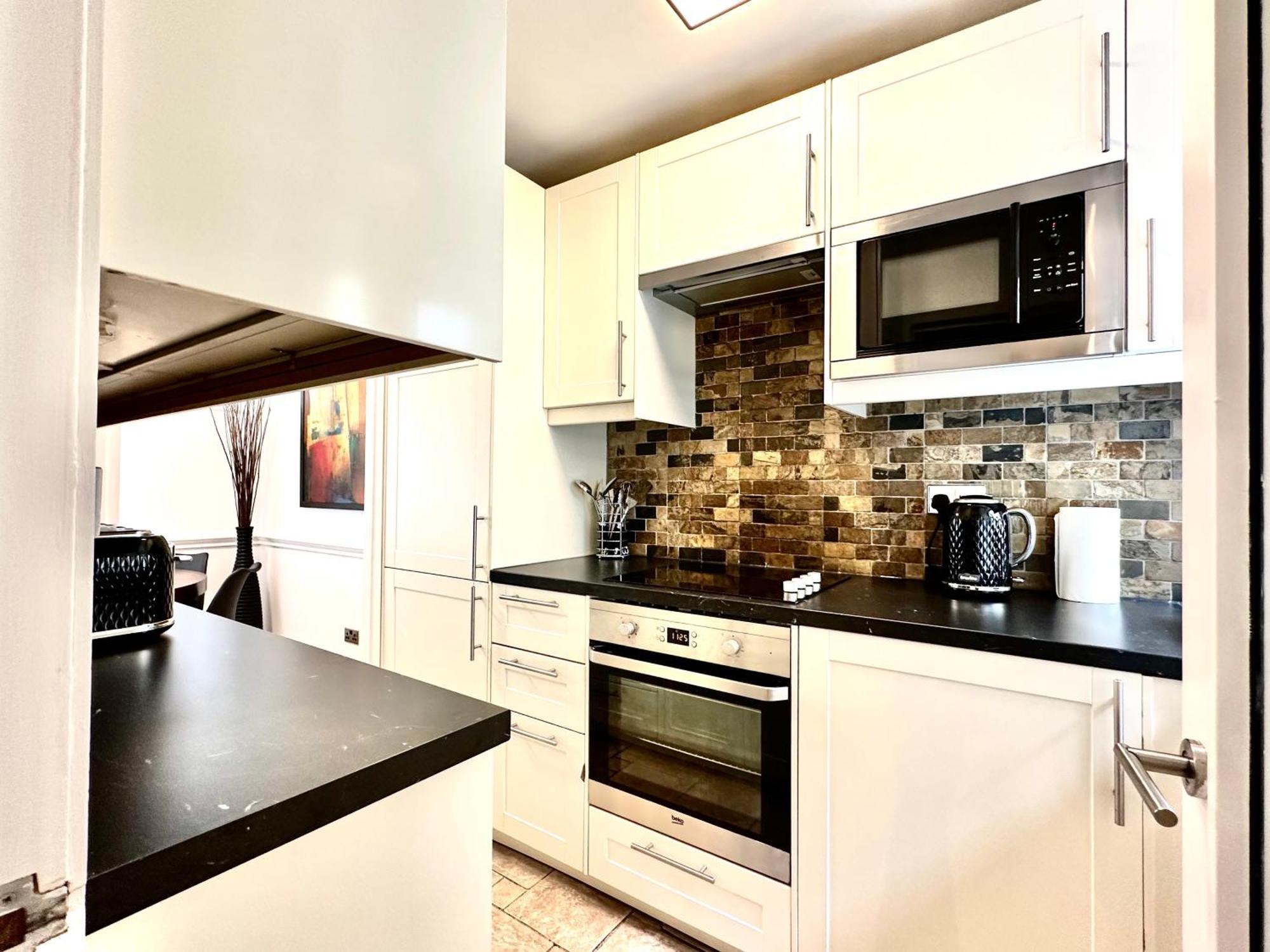 Newly Refurbished ,chic, Attractive 3 Bedroom Flat Leilighet *