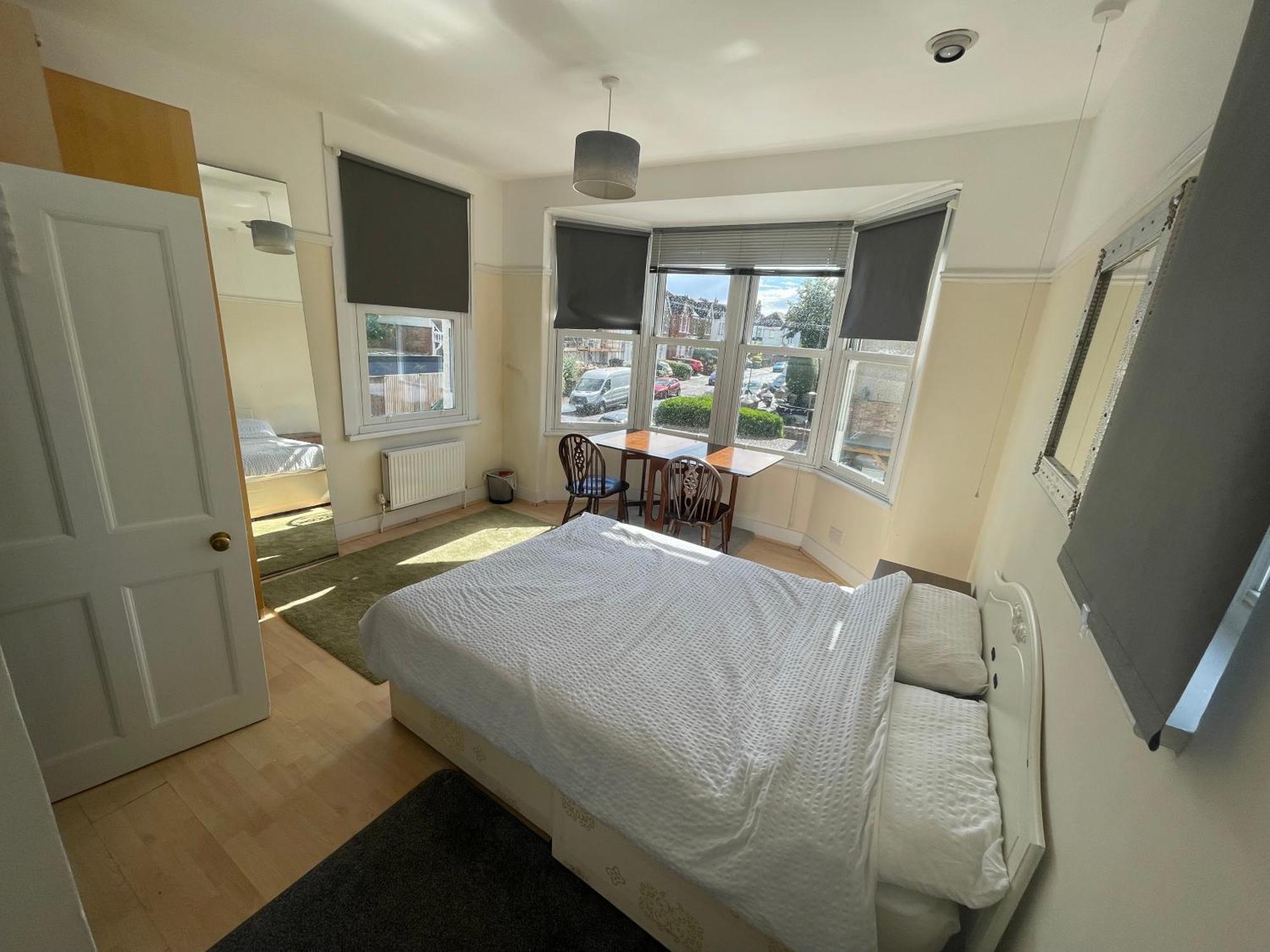 With Private Bathroom And Shared Kitchen Privat overnatting London