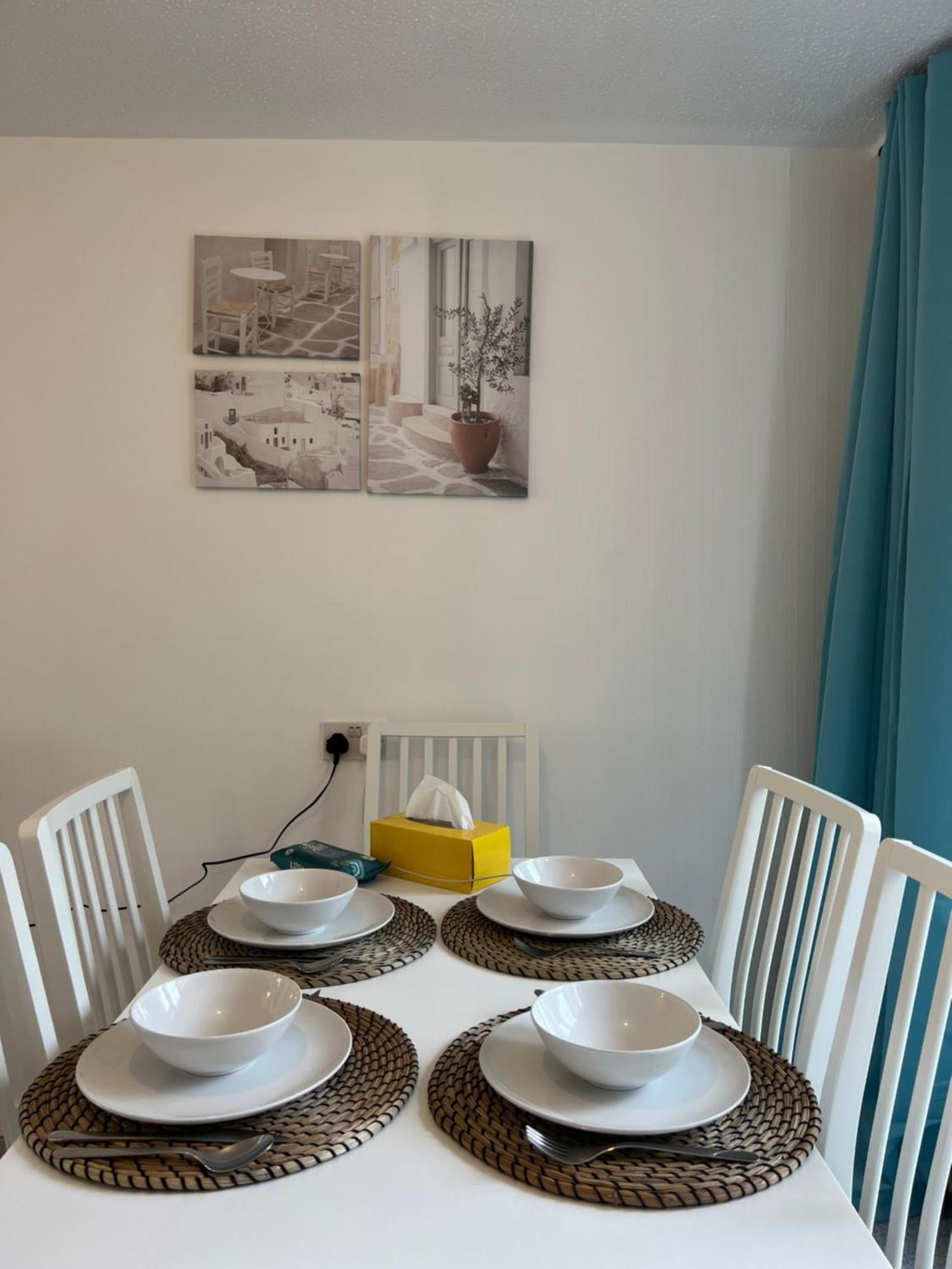 Lovely Entire Flat With Private Balcony In Euston-central