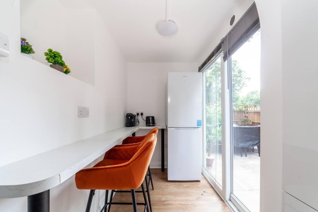 Lux 3-bed With Patio In Apartment London