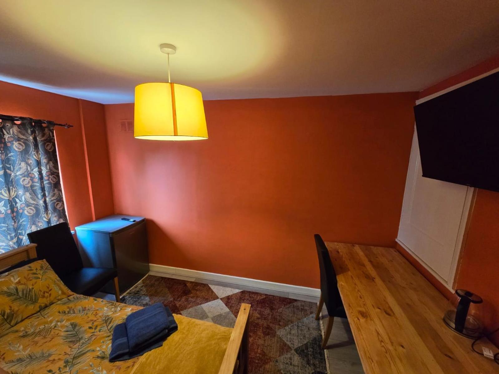 Gasthof L'auberge Close Syon Lane Station And Heathrow 4*