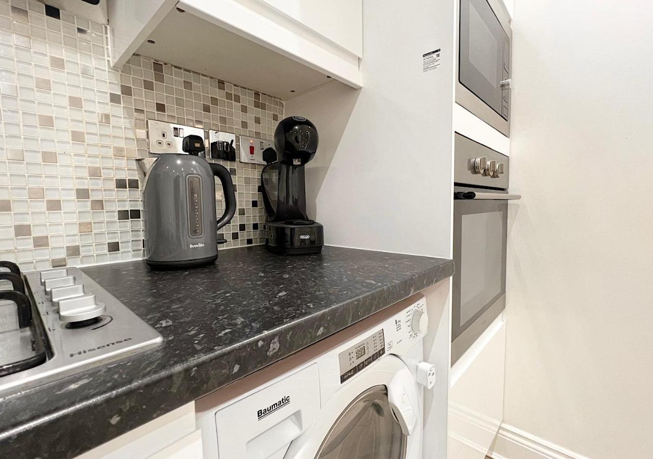 Ferienhaus Three Bedroom Apartment By Dashh Properties Short Lets & Serviced Accommodation In Shepherds Bush Sleeps 9 With Free Wifi *