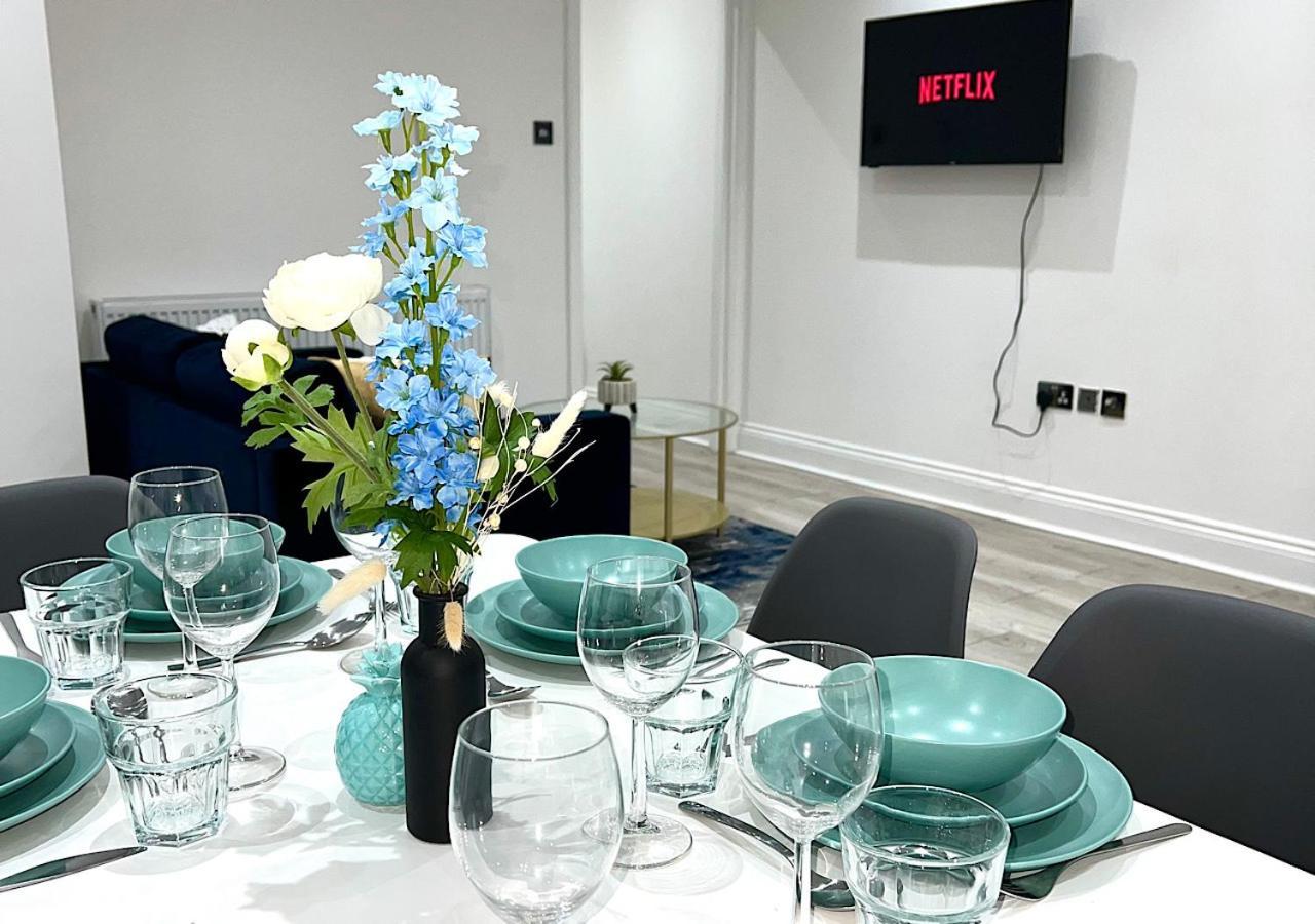 Three Bedroom Apartment By Dashh Properties Short Lets & Serviced Accommodation In Shepherds Bush Sleeps 9 With Free Wifi Ferienhaus London