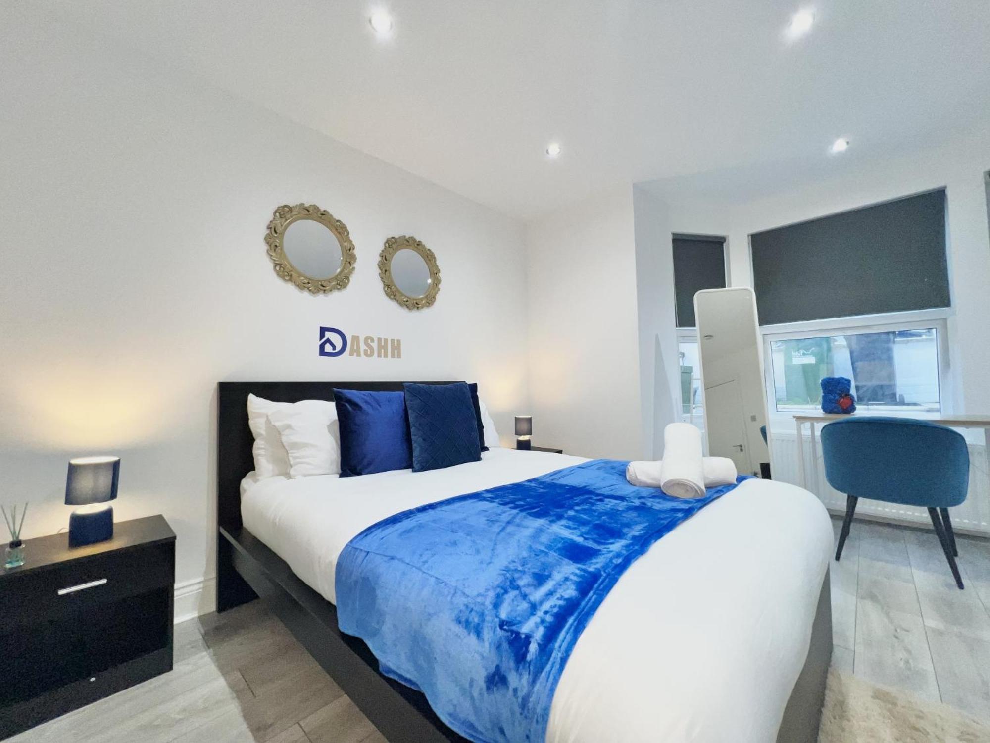 Three Bedroom Apartment By Dashh Properties Short Lets & Serviced Accommodation In Shepherds Bush Sleeps 9 With Free Wifi Ferienhaus London