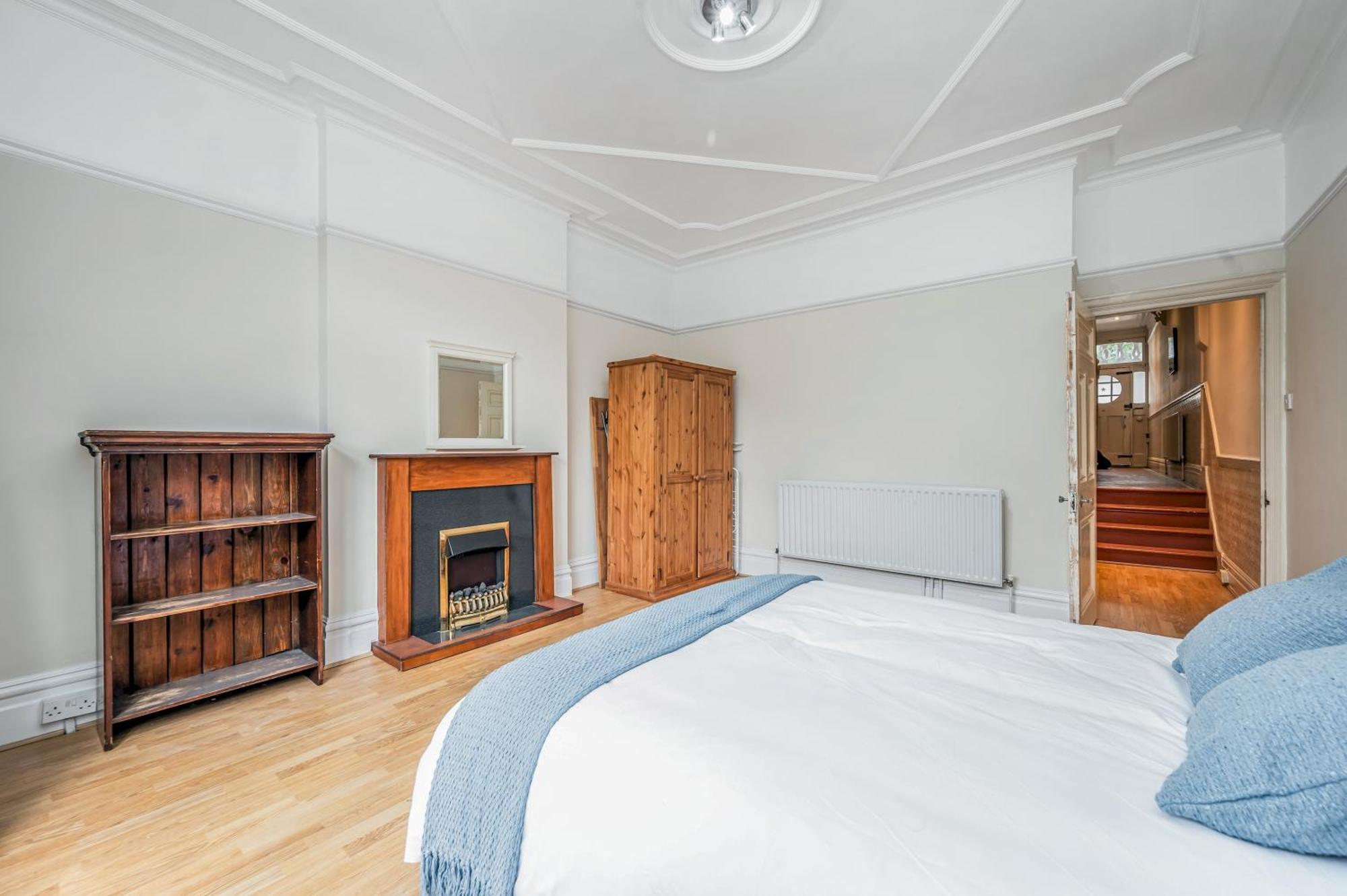 Pass The Keys Wonderful Six Bed Victorian In Holiday home London