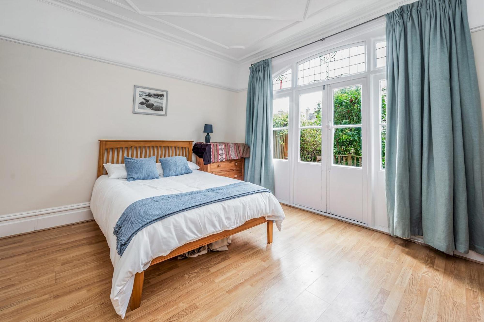 Pass The Keys Wonderful Six Bed Victorian In Holiday home *