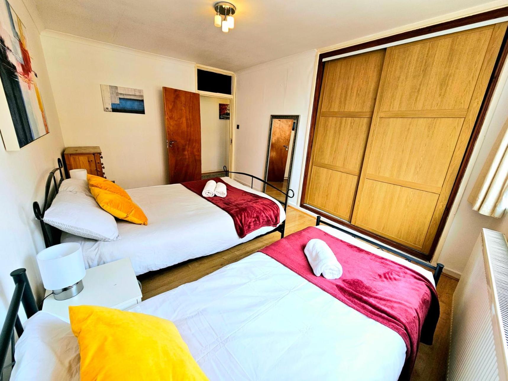Bright & Spacious In Building With Lift, Right Next To Bayswater Station - Walk To Kensington Palace, Hyde Park, Little Venice & Notting Hill *