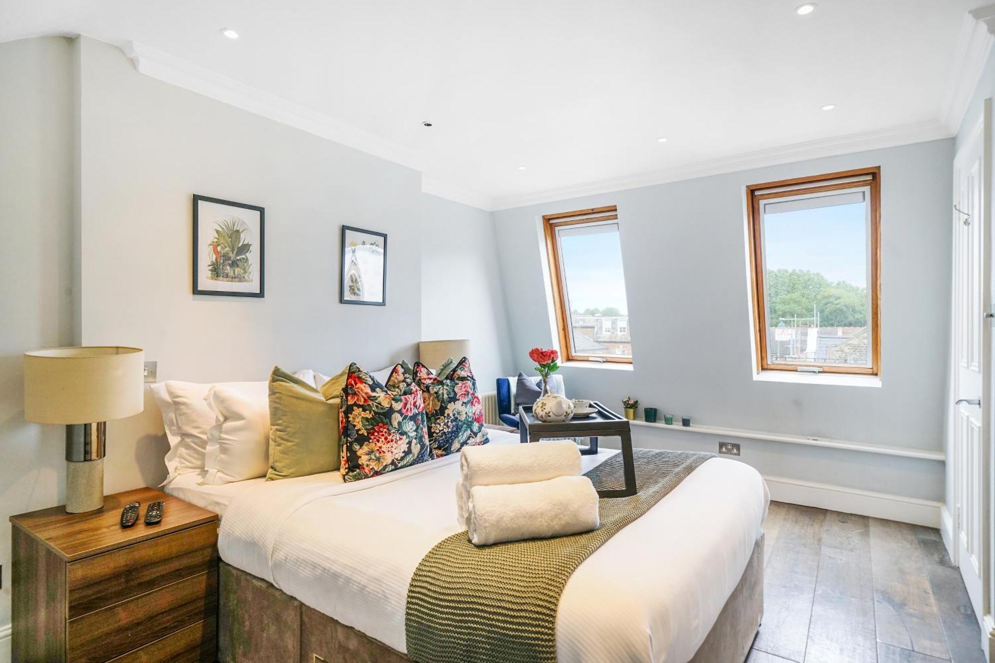 Holiday home Stylish 2bed 2 Bath House With Balcony *