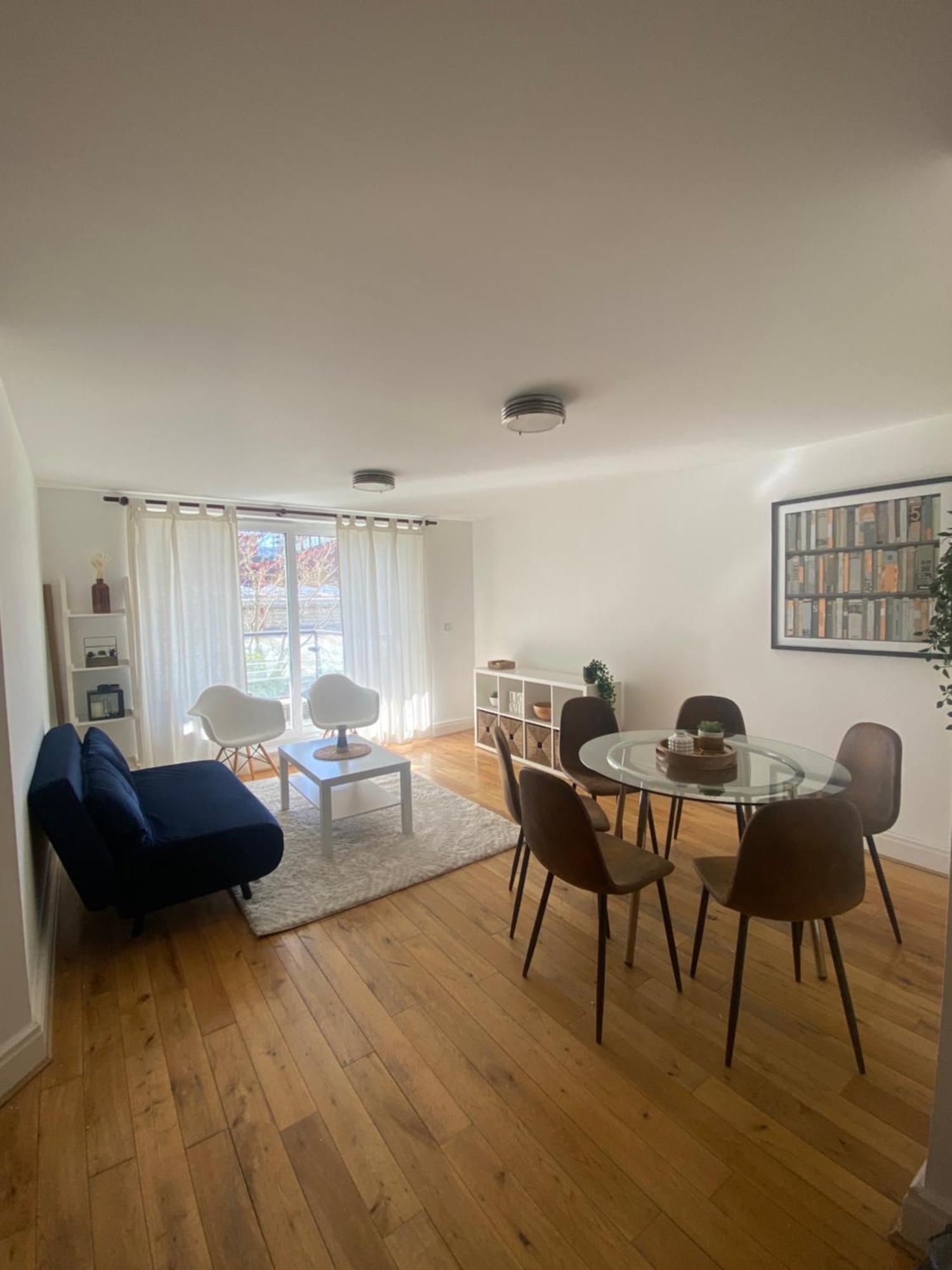 2 Bedroom Flat In Riverside West * Londen
