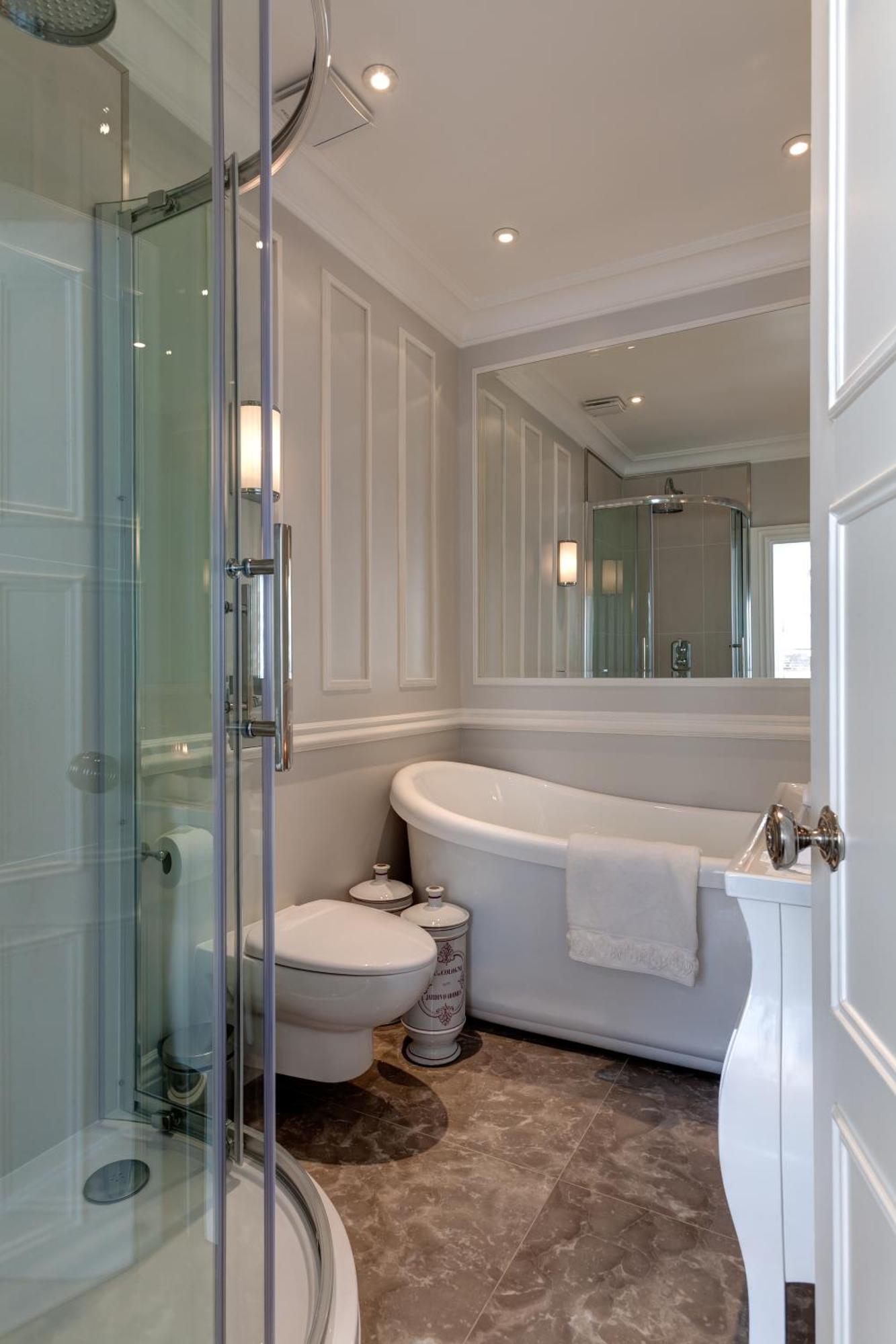 Beautiful & Luxurious 3 Bed Home, With Amazing Terrace