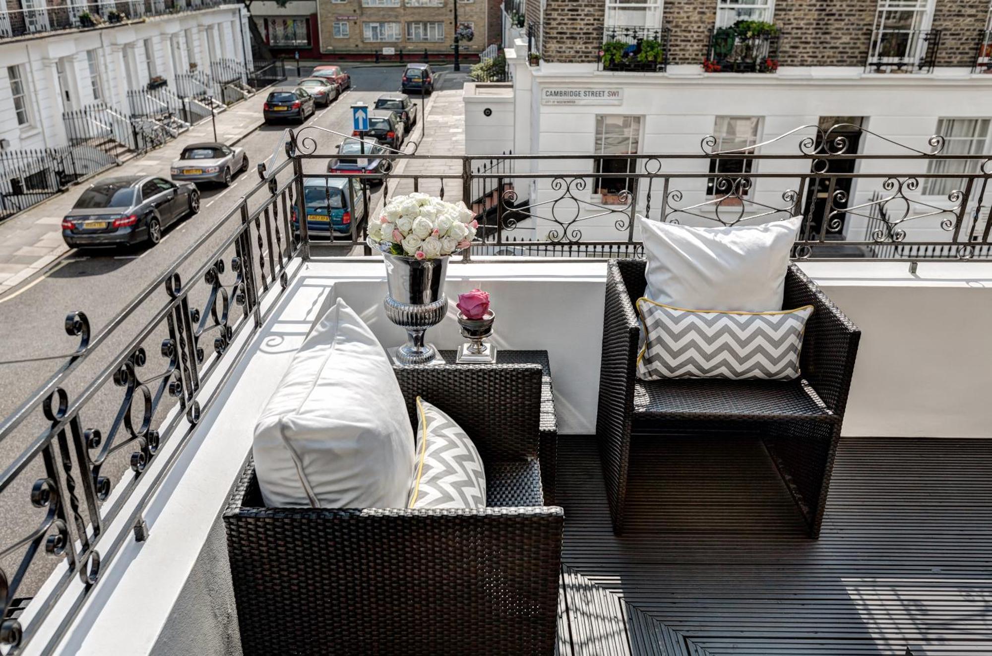 Beautiful & Luxurious 3 Bed Home, With Amazing Terrace Apartment *