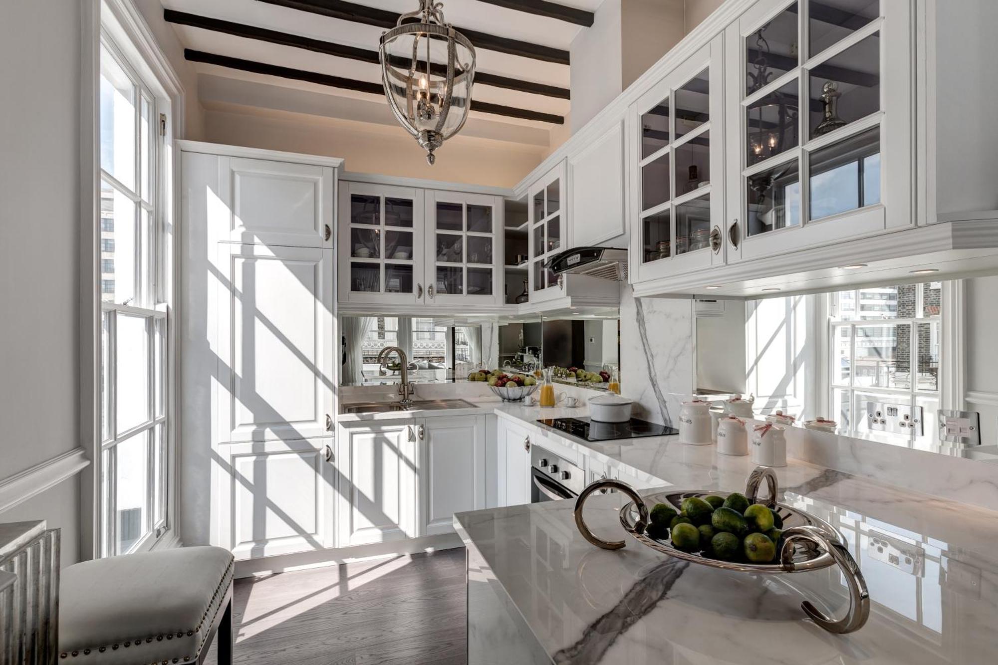 Beautiful & Luxurious 3 Bed Home, With Amazing Terrace Apartment