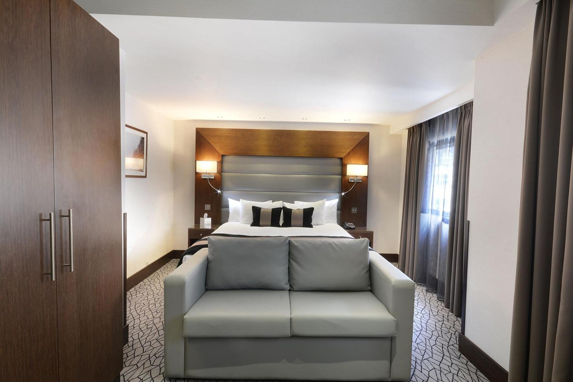 Park Grand Kensington 4*