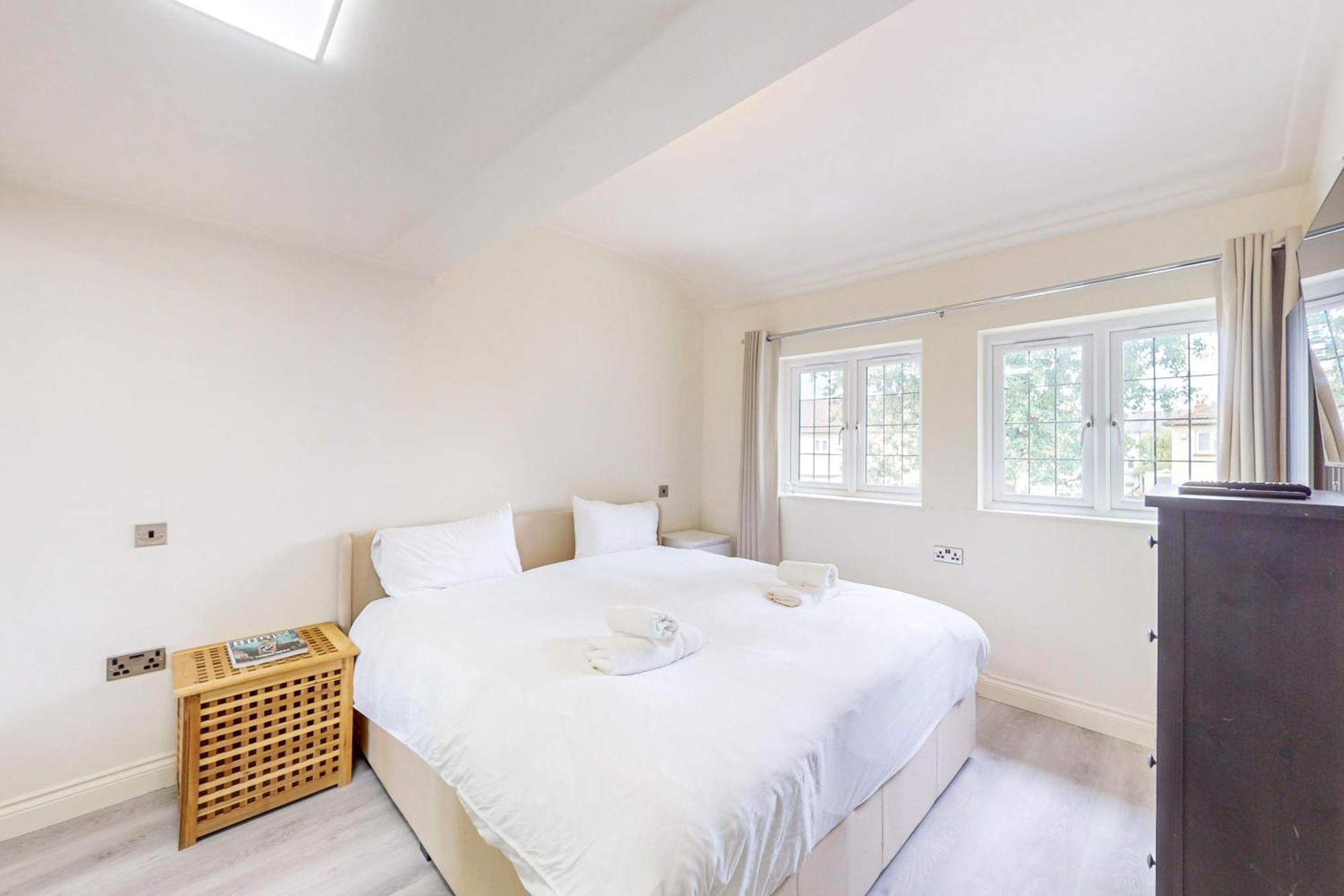 2bed With Free Parking - 40min To Centre