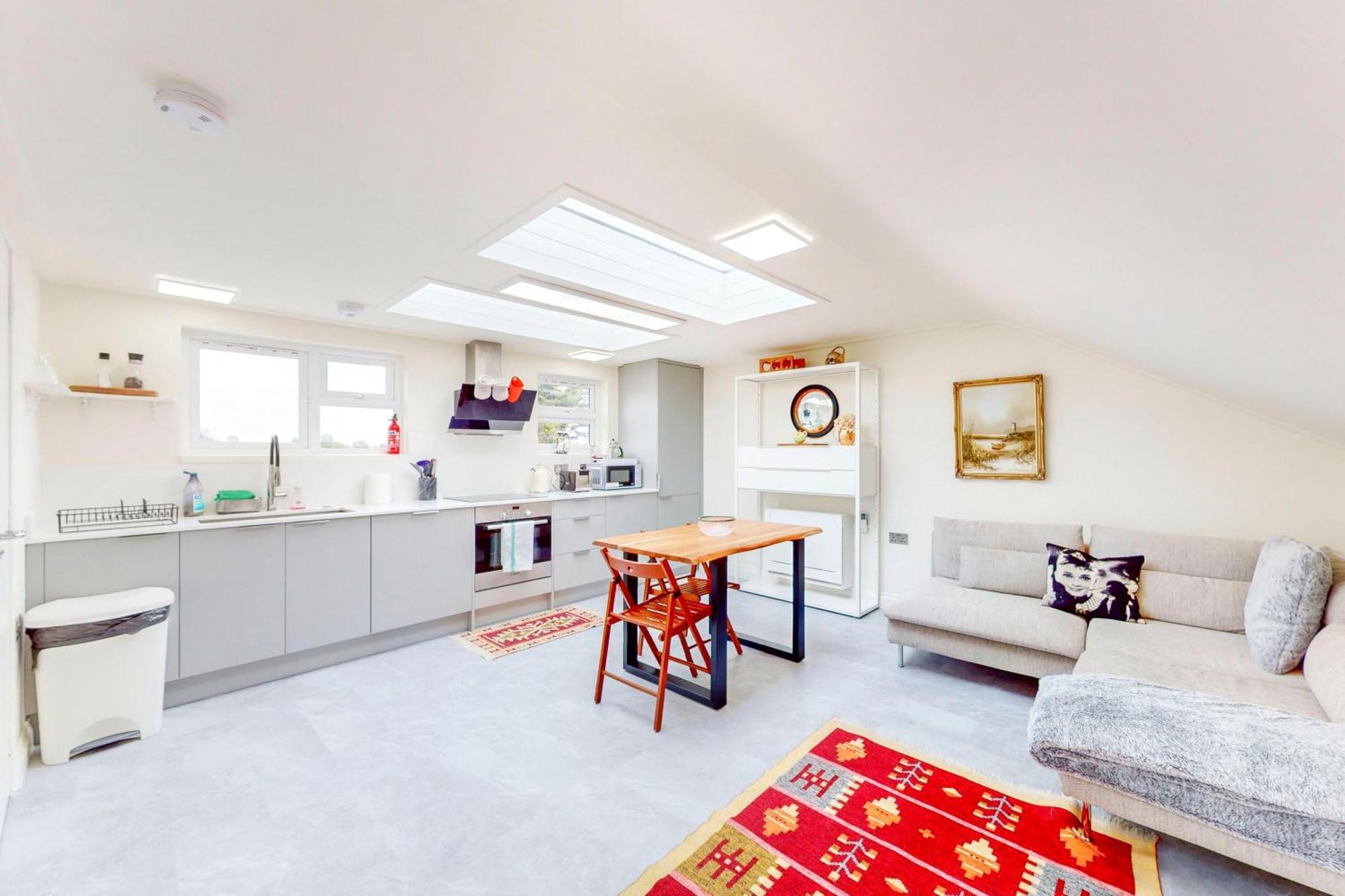2bed With Free Parking - 40min To Centre London