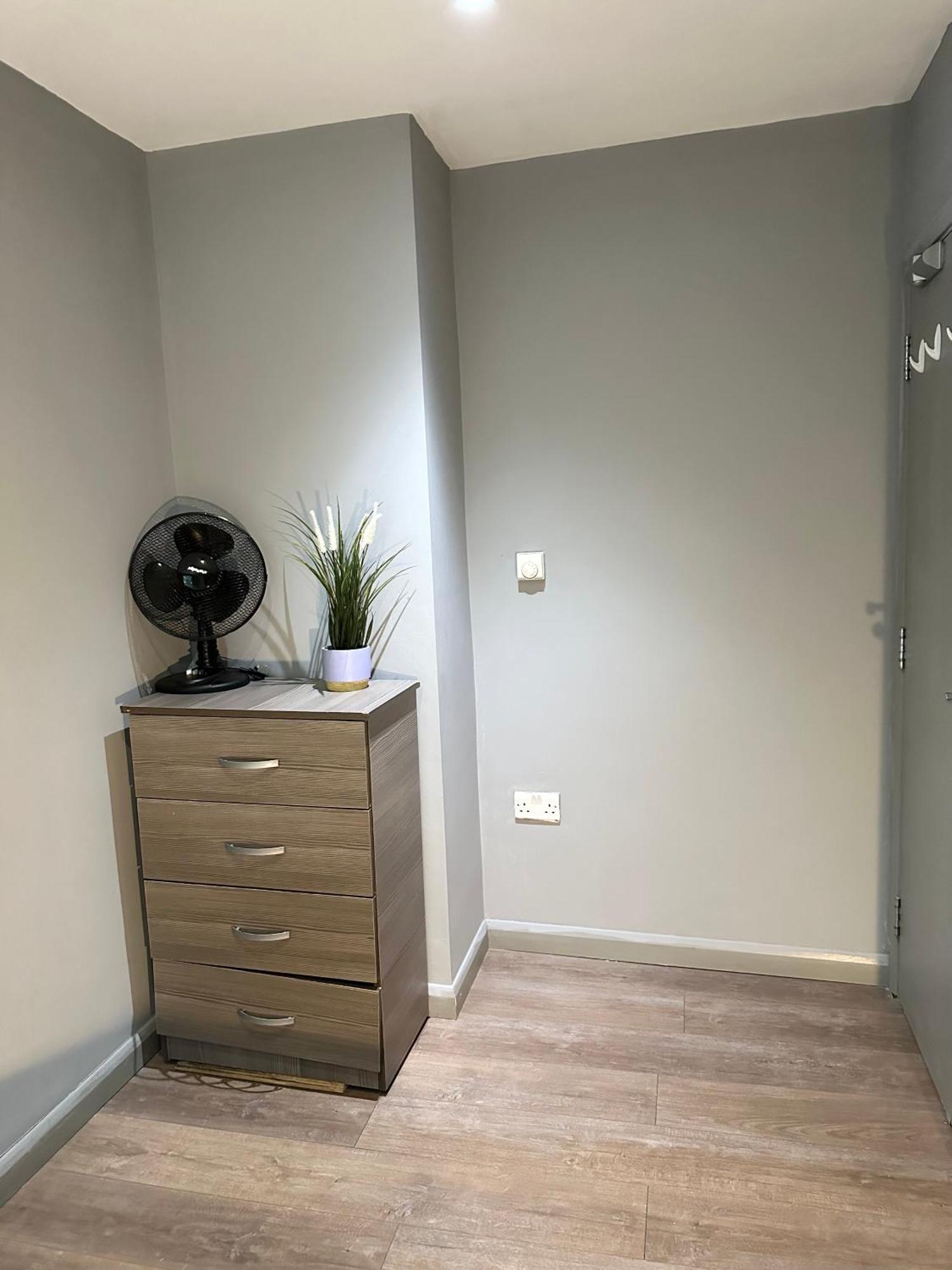 Kingcross 3 Bedroom Flat, 3mins To Euston Apartment
