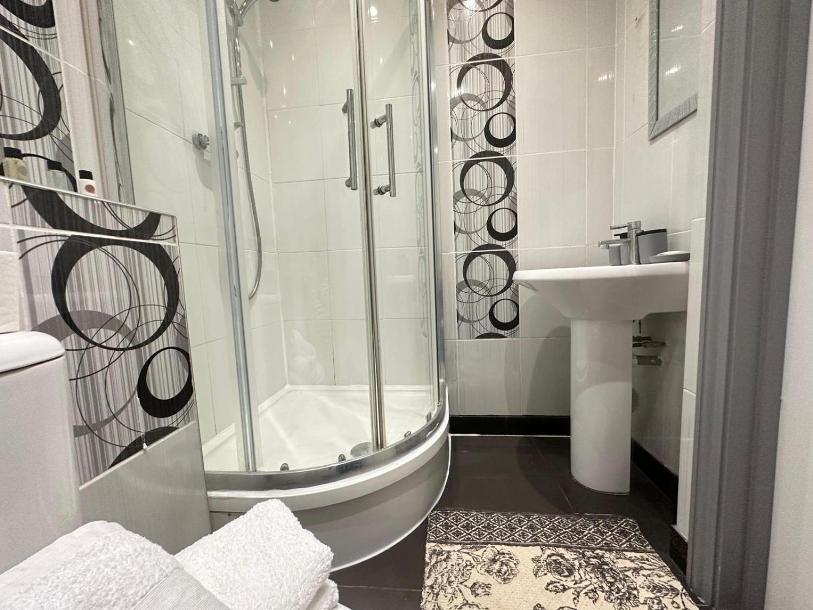 Stylish 1 Bedroom & Livingroom In Central Leilighet *