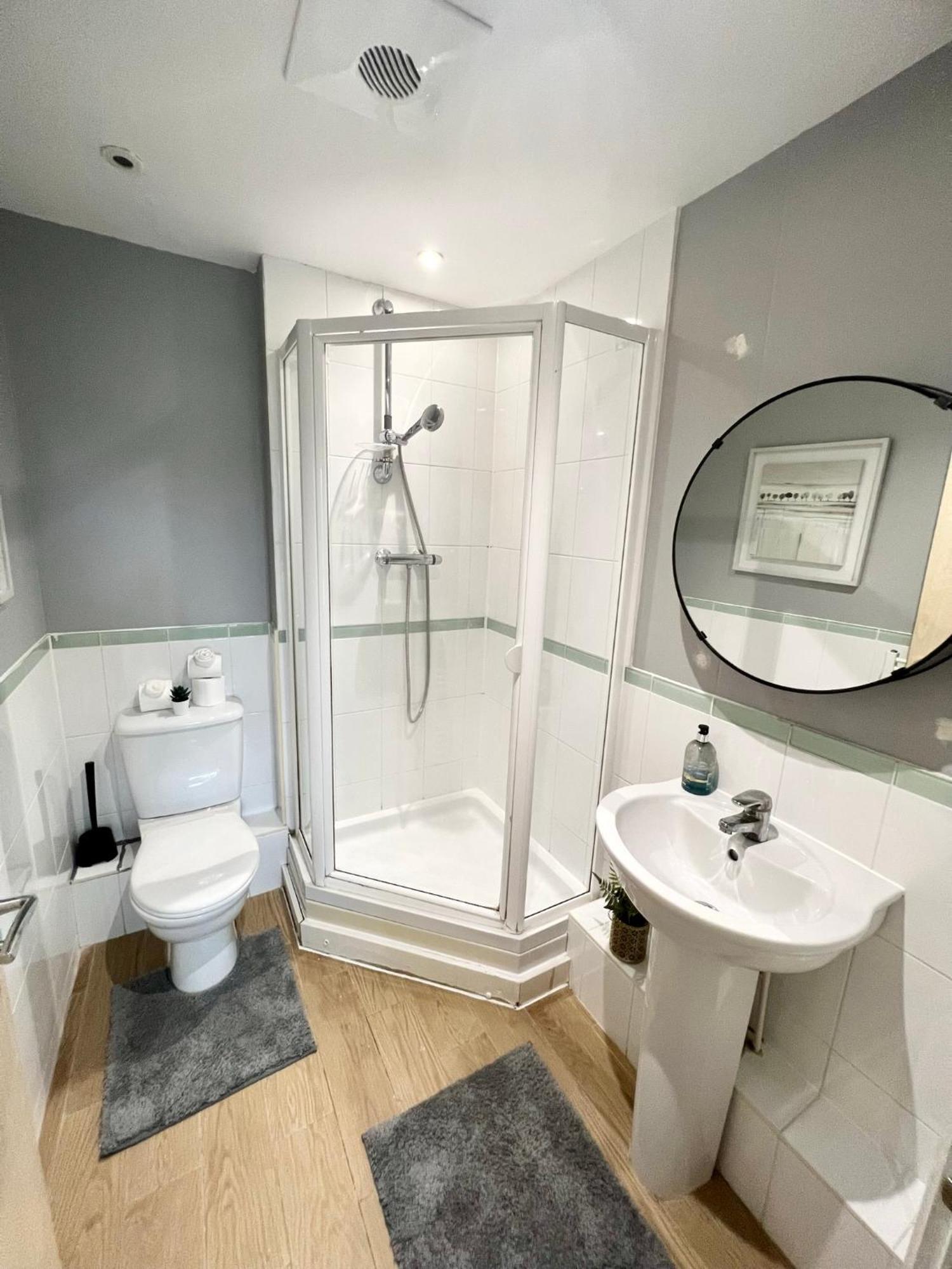 Appartement Modern 2 Bed 2 Bath Opp Tube Station *