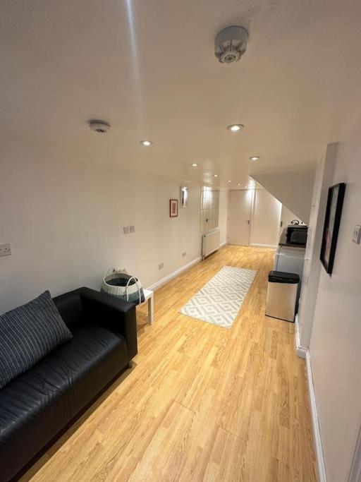 Apartment One Bedroom Flat Near Tube And Wembley Stadium London
