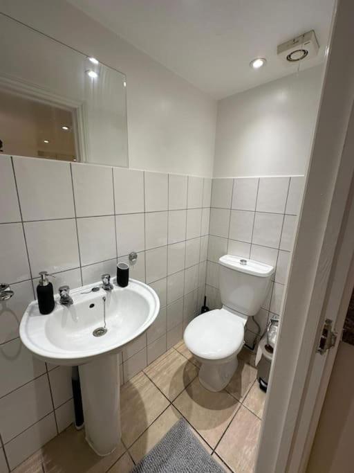 Apartment One Bedroom Flat Near Tube And Wembley Stadium
