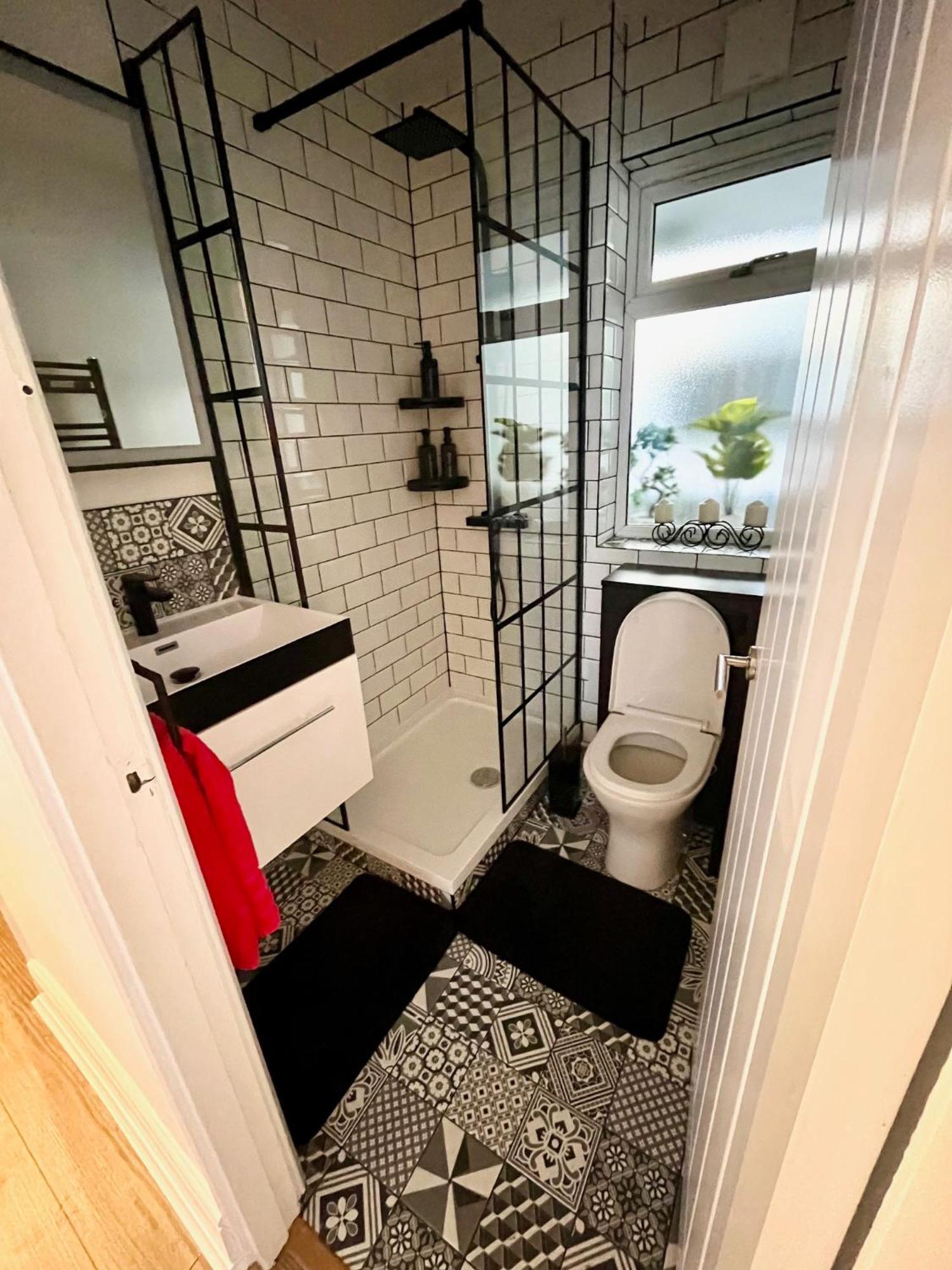 Newly Refurbished ,chic, Attractive 3 Bedroom Flat Leilighet *