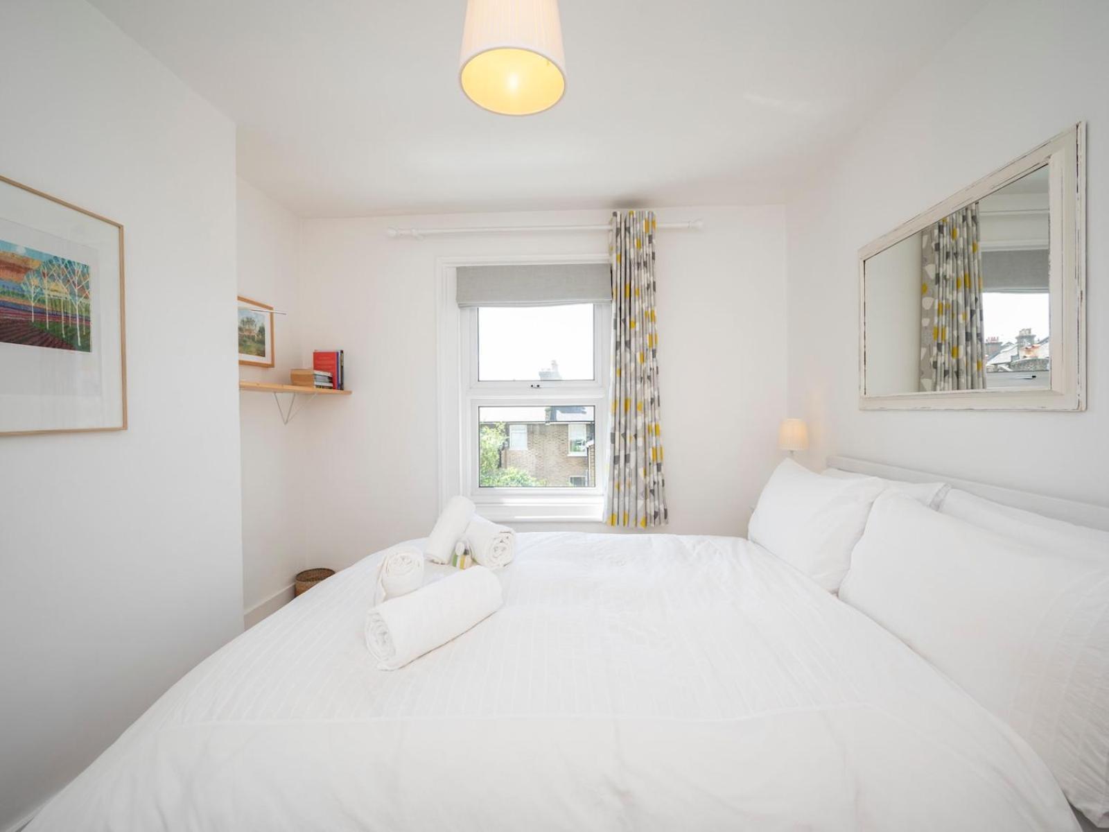 Pass The Keys Stylishly Designed Townhouse - Garden Oasis London